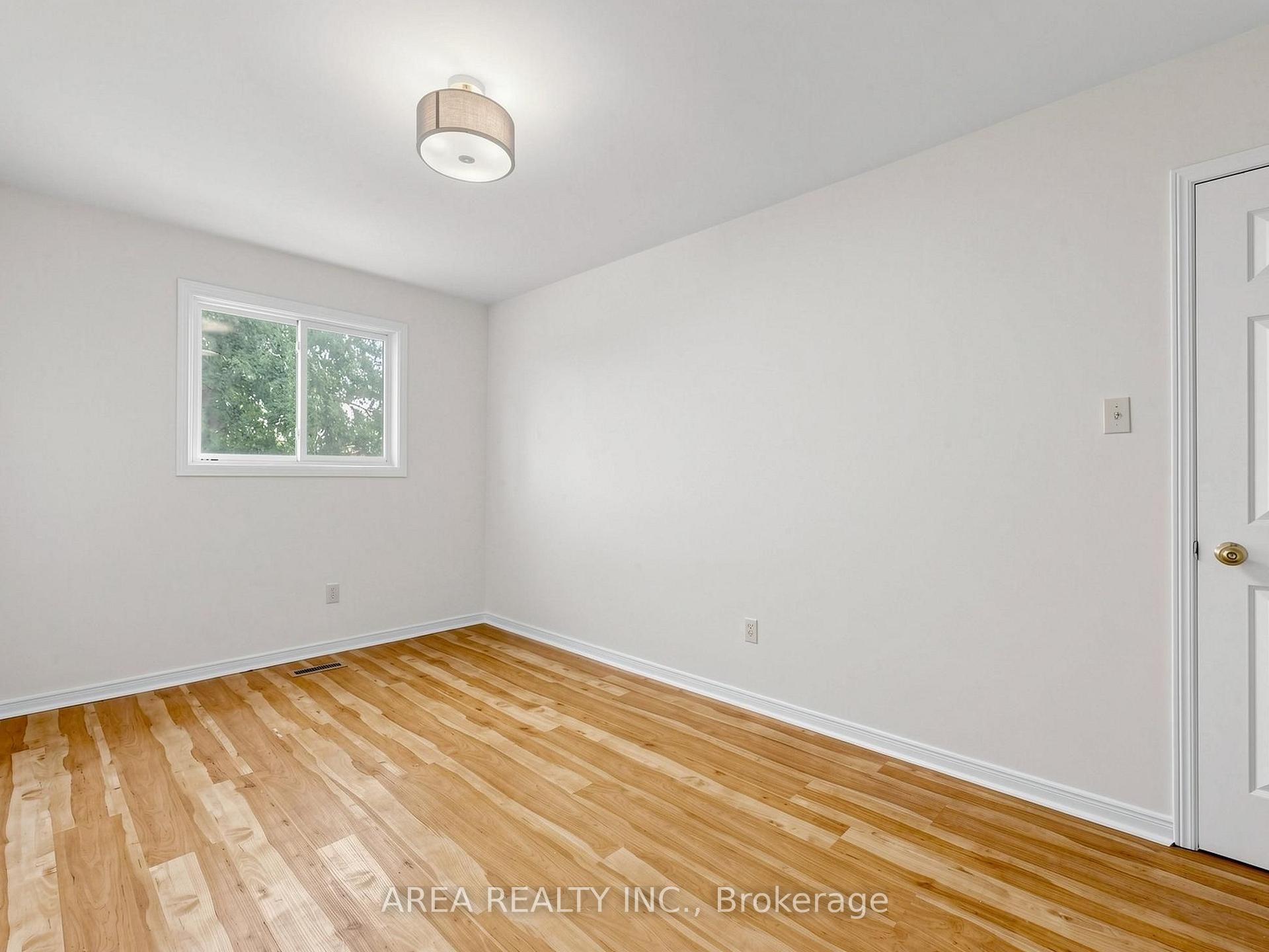 Photo 34 of 4749 Empire Crescent, Mississauga, Hurontario — HOMEH