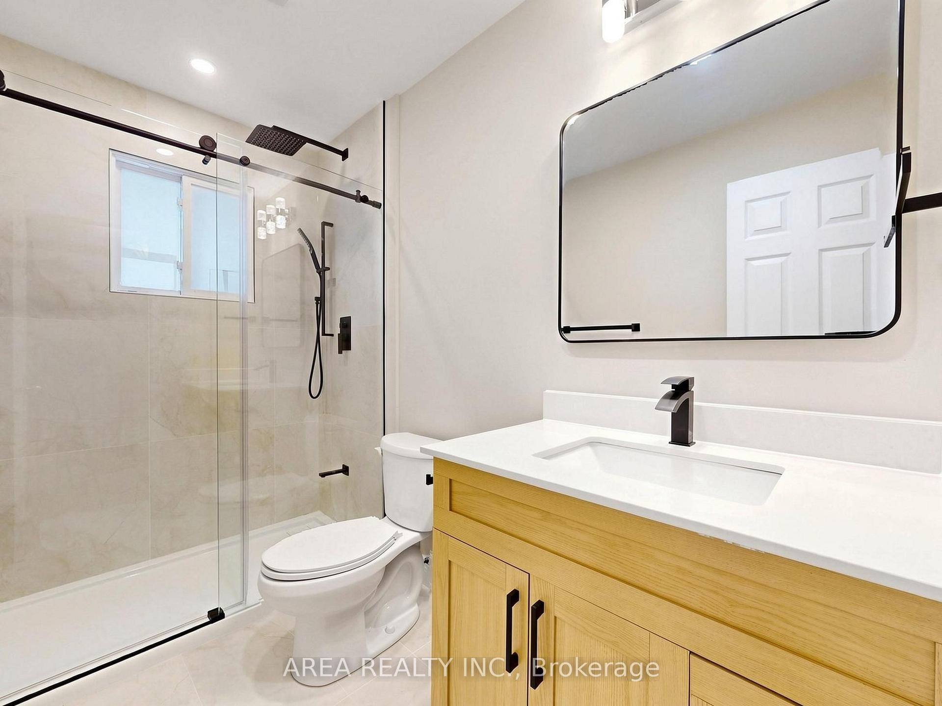 Photo 35 of 4749 Empire Crescent, Mississauga, Hurontario — HOMEH