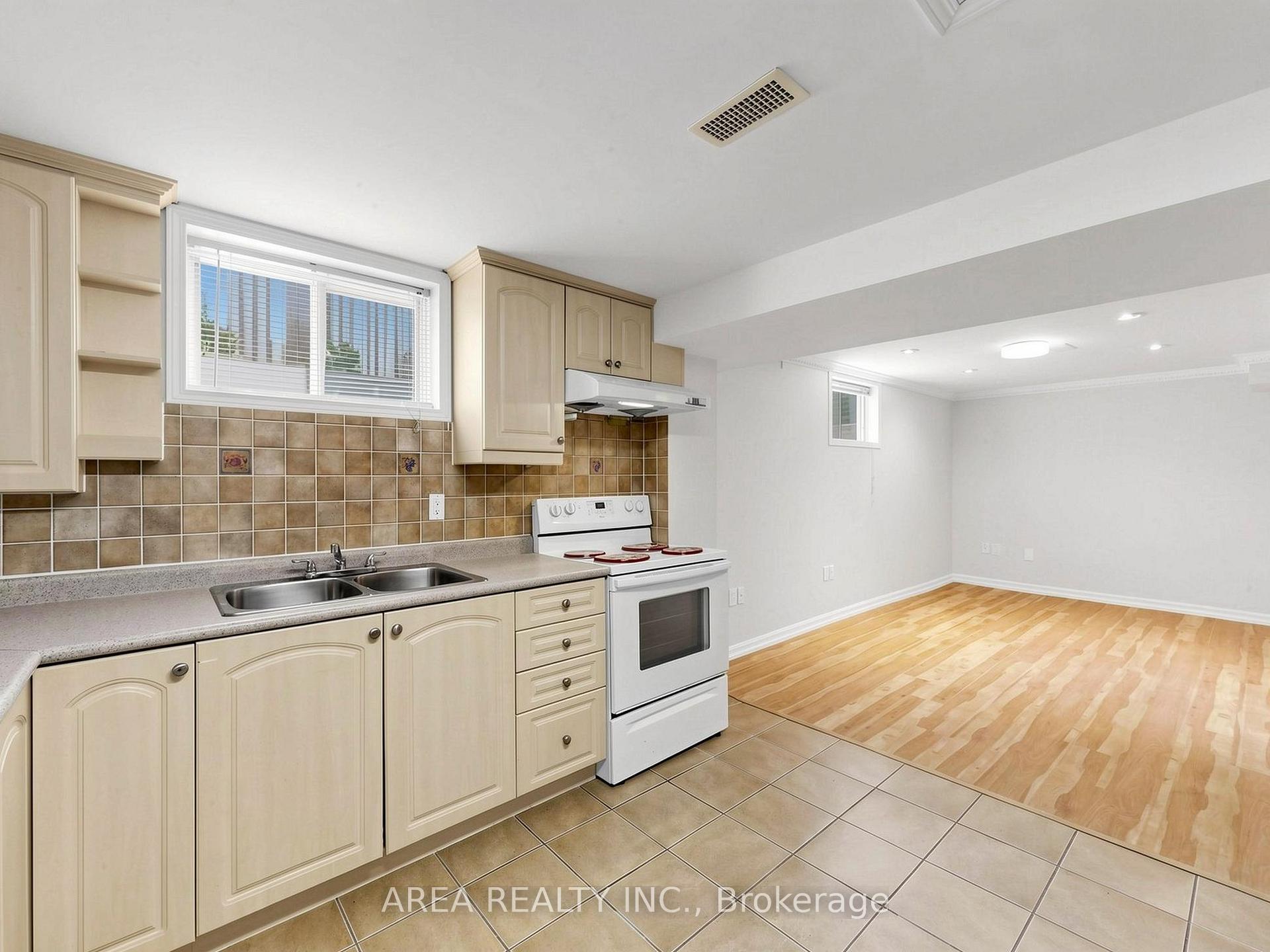 Photo 38 of 4749 Empire Crescent, Mississauga, Hurontario — HOMEH