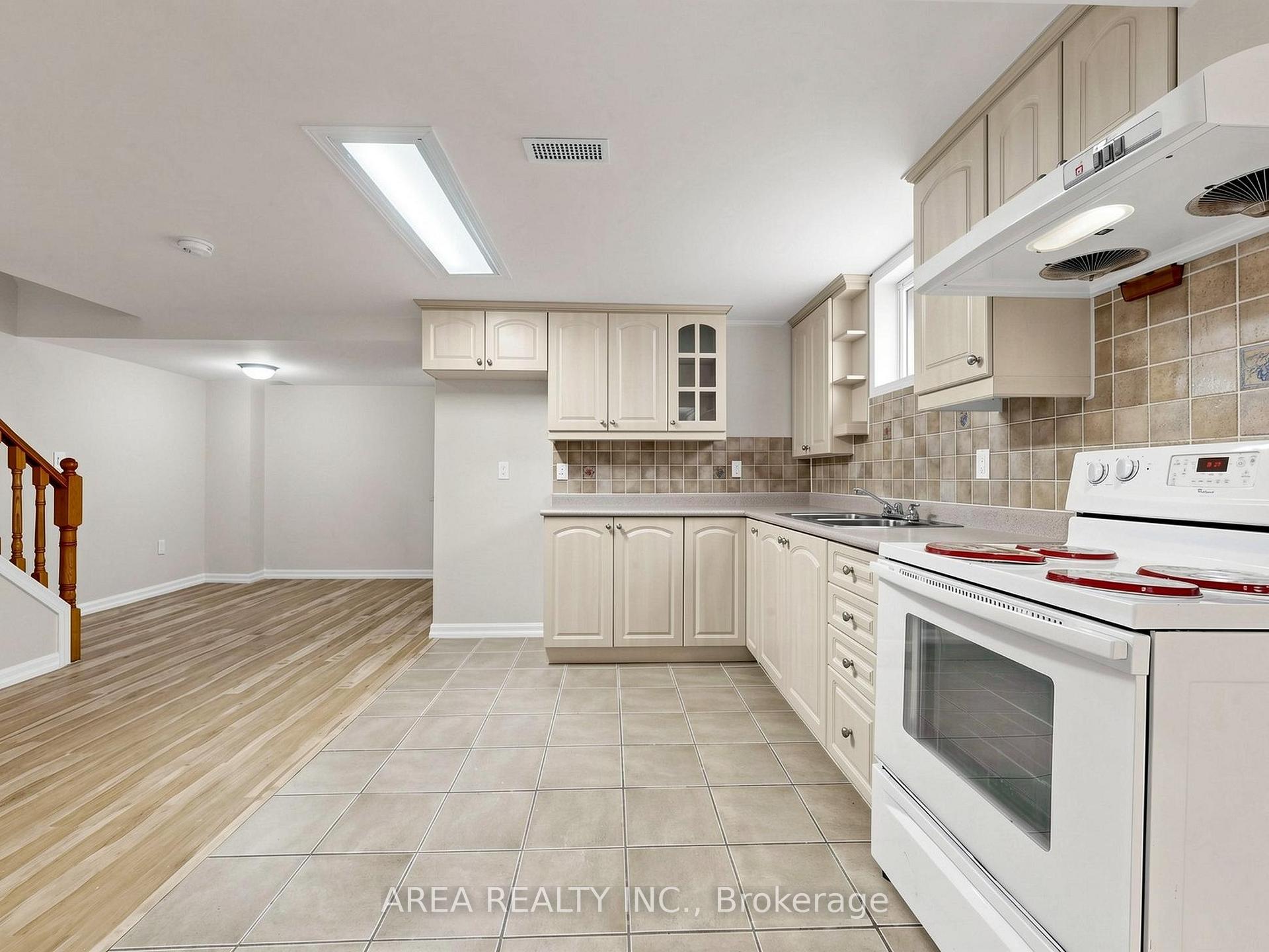 Photo 39 of 4749 Empire Crescent, Mississauga, Hurontario — HOMEH