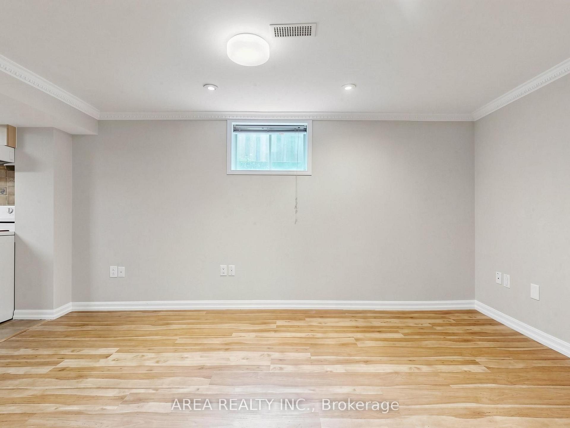 Photo 41 of 4749 Empire Crescent, Mississauga, Hurontario — HOMEH