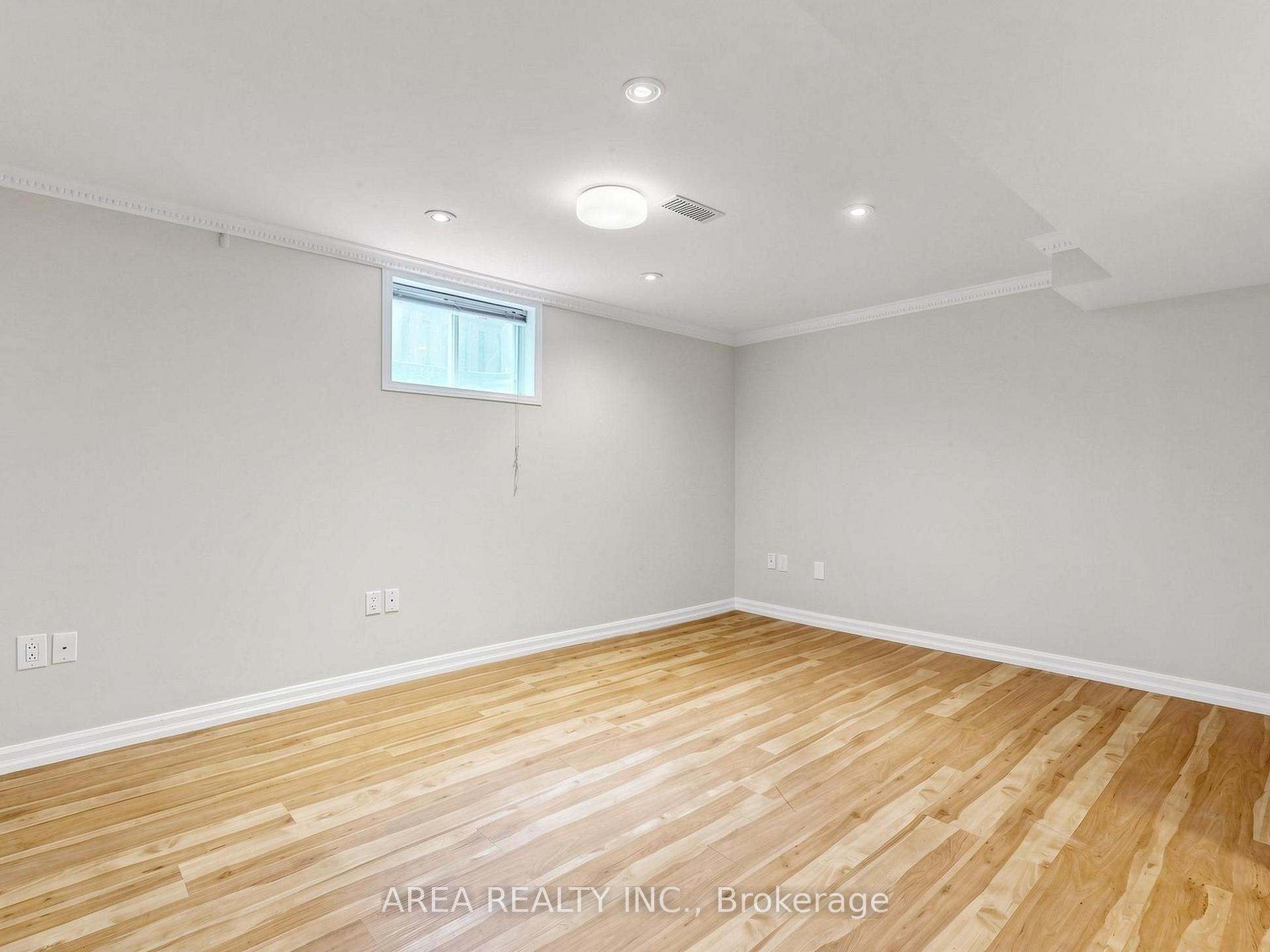 Photo 42 of 4749 Empire Crescent, Mississauga, Hurontario — HOMEH