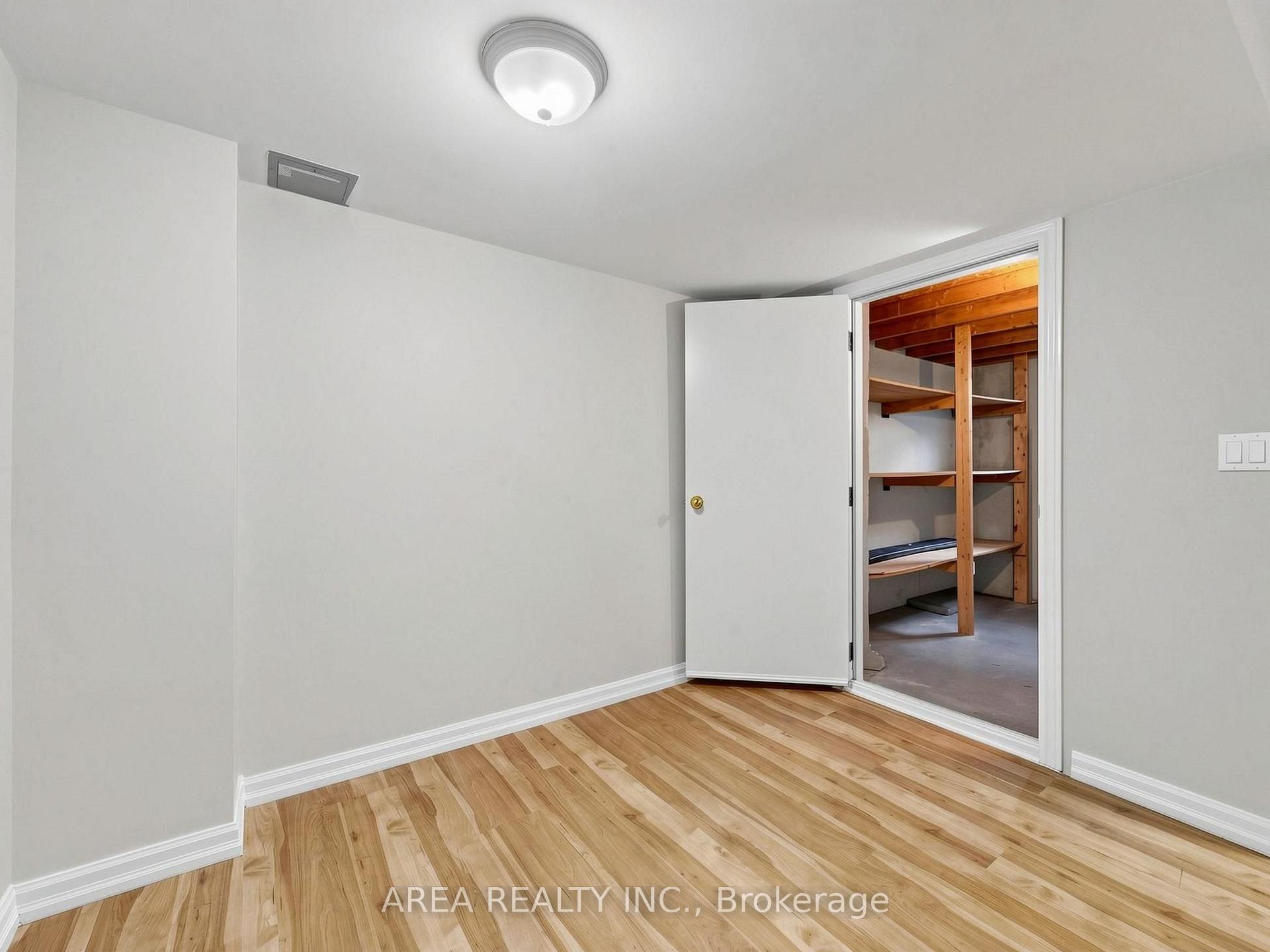 Photo 46 of 4749 Empire Crescent, Mississauga, Hurontario — HOMEH