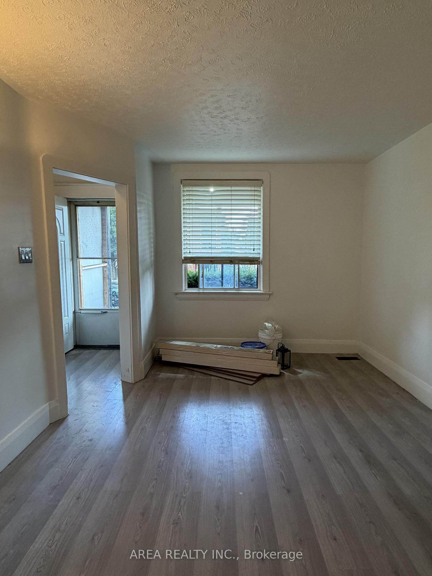 Photo 4 of 48 Corby Avenue, Toronto, Caledonia-Fairbank — HOMEH