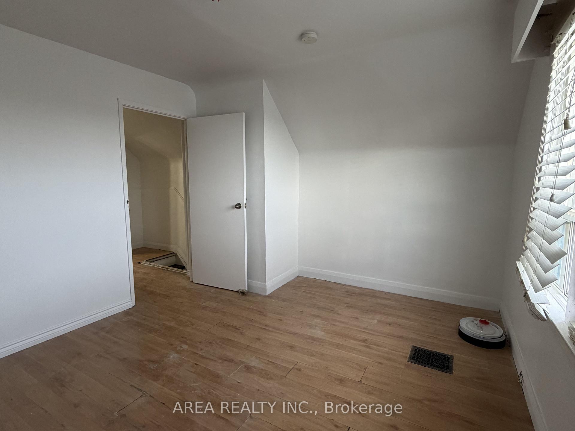 Photo 10 of 48 Corby Avenue, Toronto, Caledonia-Fairbank — HOMEH