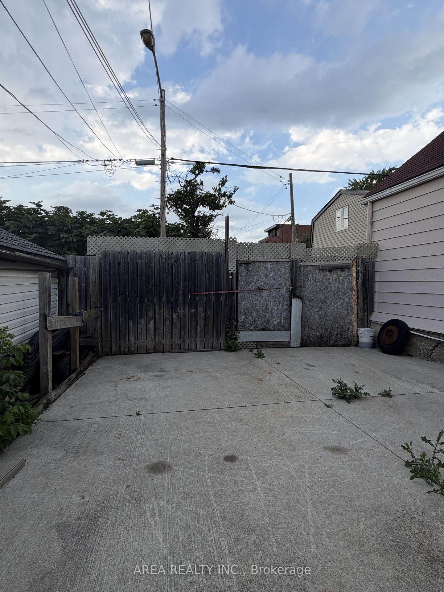 Photo 17 of 48 Corby Avenue, Toronto, Caledonia-Fairbank — HOMEH