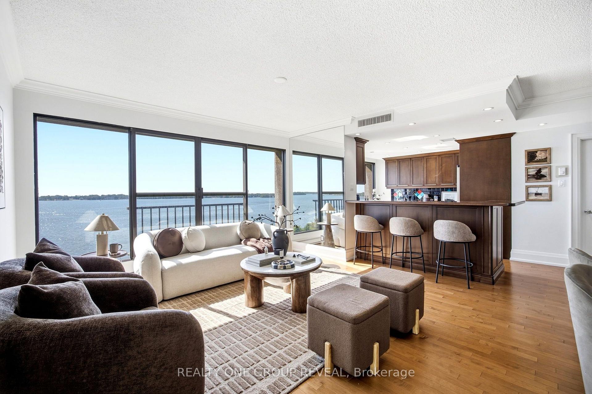 Photo 7 of 65 Harbour Square, Toronto, Waterfront Communities — HOMEH