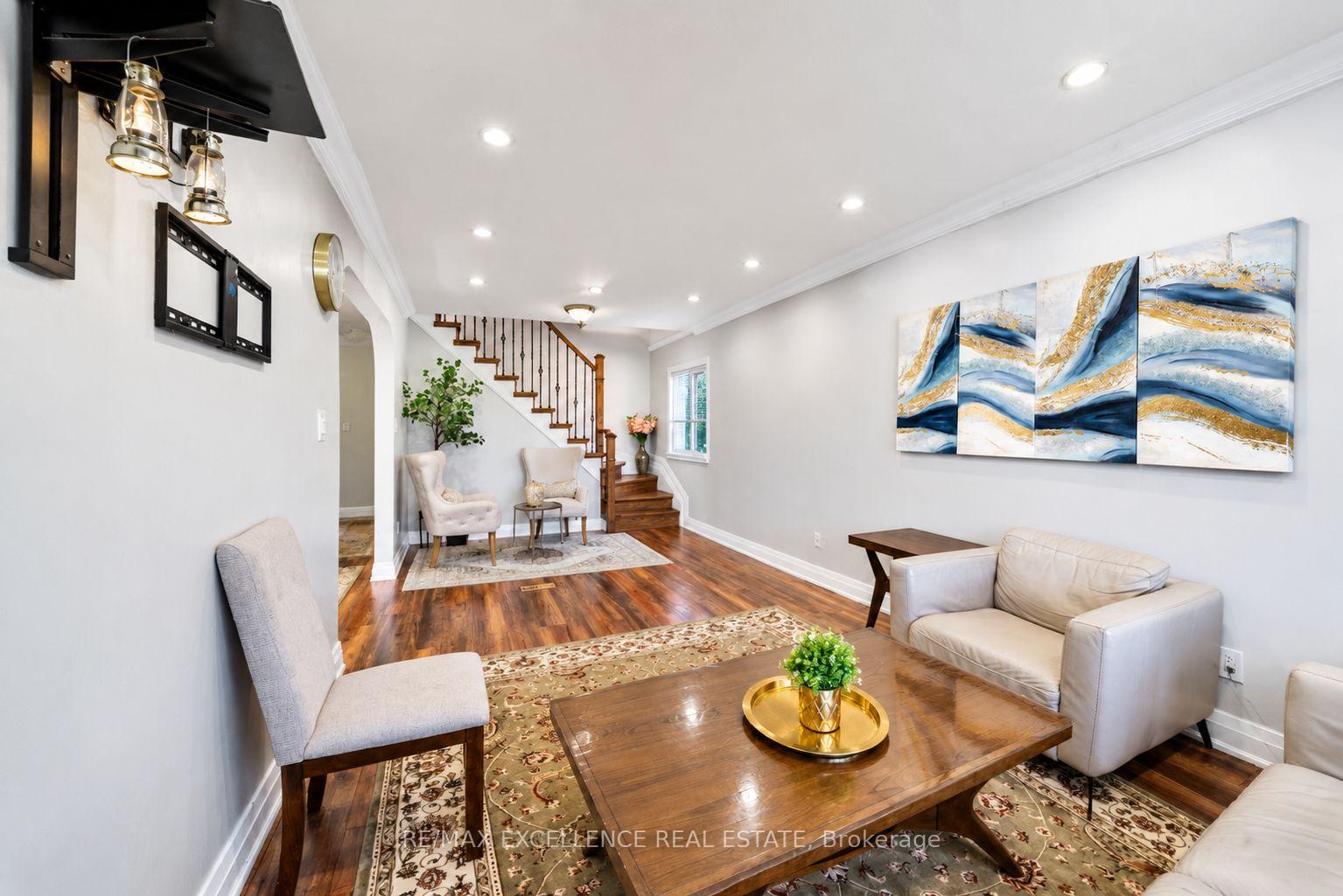 Photo 3 of 49 Barrhead Crescent, Etobicoke, Rexdale-Kipling — HOMEH