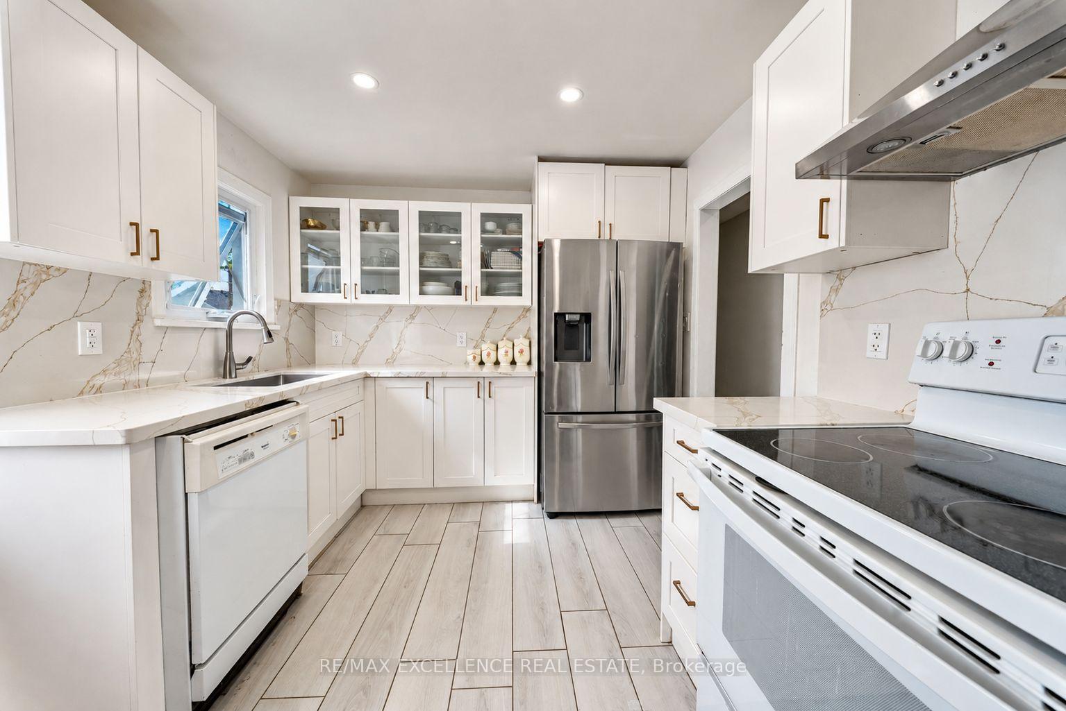 Photo 4 of 49 Barrhead Crescent, Etobicoke, Rexdale-Kipling — HOMEH