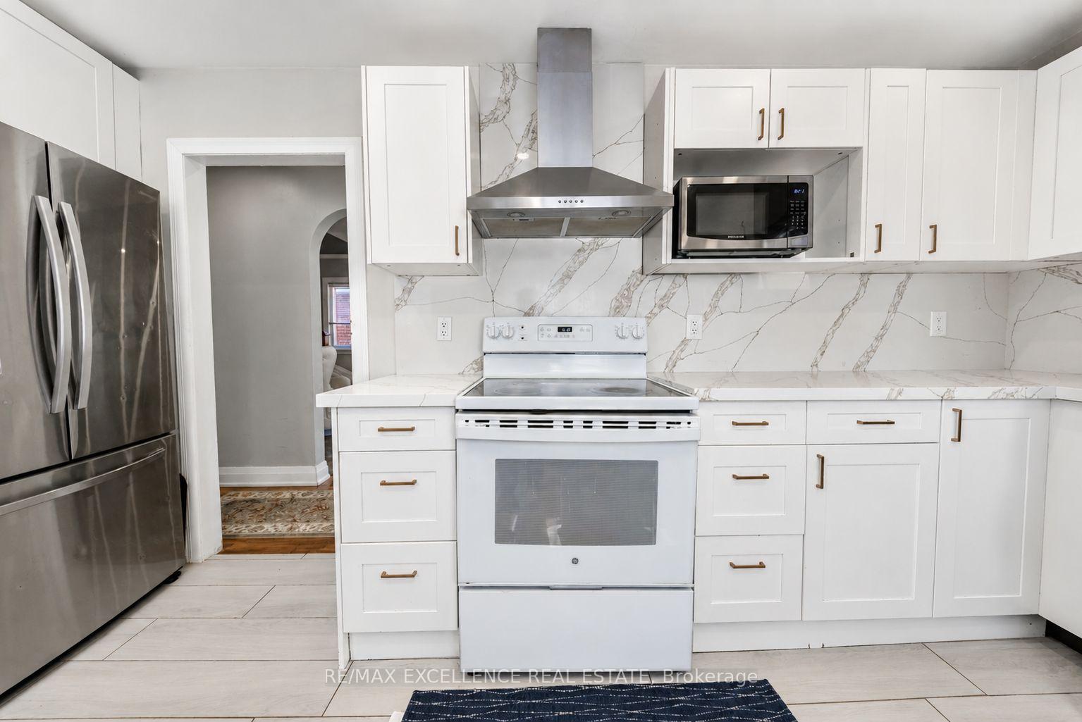 Photo 5 of 49 Barrhead Crescent, Etobicoke, Rexdale-Kipling — HOMEH
