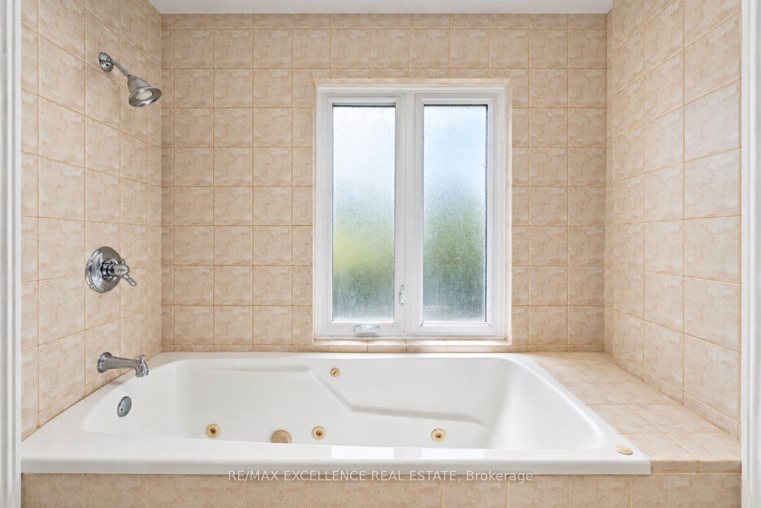 Photo 8 of 49 Barrhead Crescent, Etobicoke, Rexdale-Kipling — HOMEH