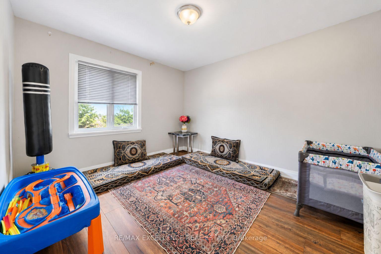 Photo 14 of 49 Barrhead Crescent, Etobicoke, Rexdale-Kipling — HOMEH