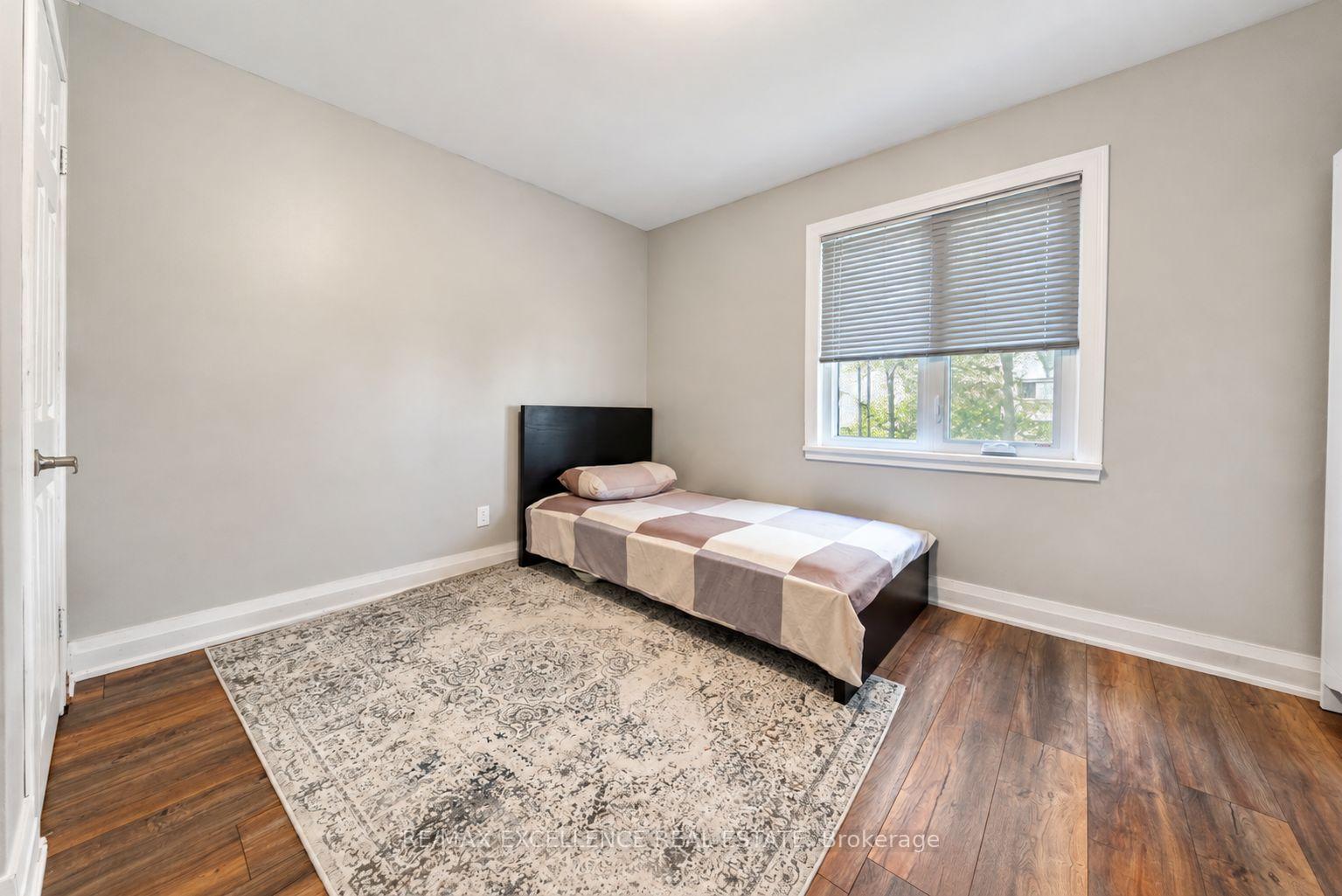 Photo 15 of 49 Barrhead Crescent, Etobicoke, Rexdale-Kipling — HOMEH
