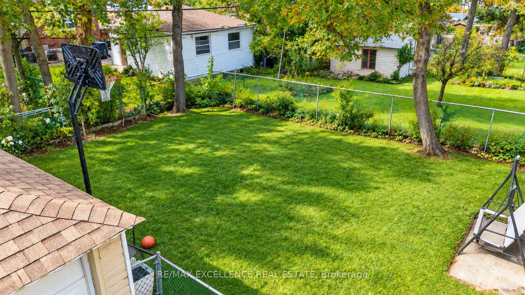 Photo 17 of 49 Barrhead Crescent, Etobicoke, Rexdale-Kipling — HOMEH