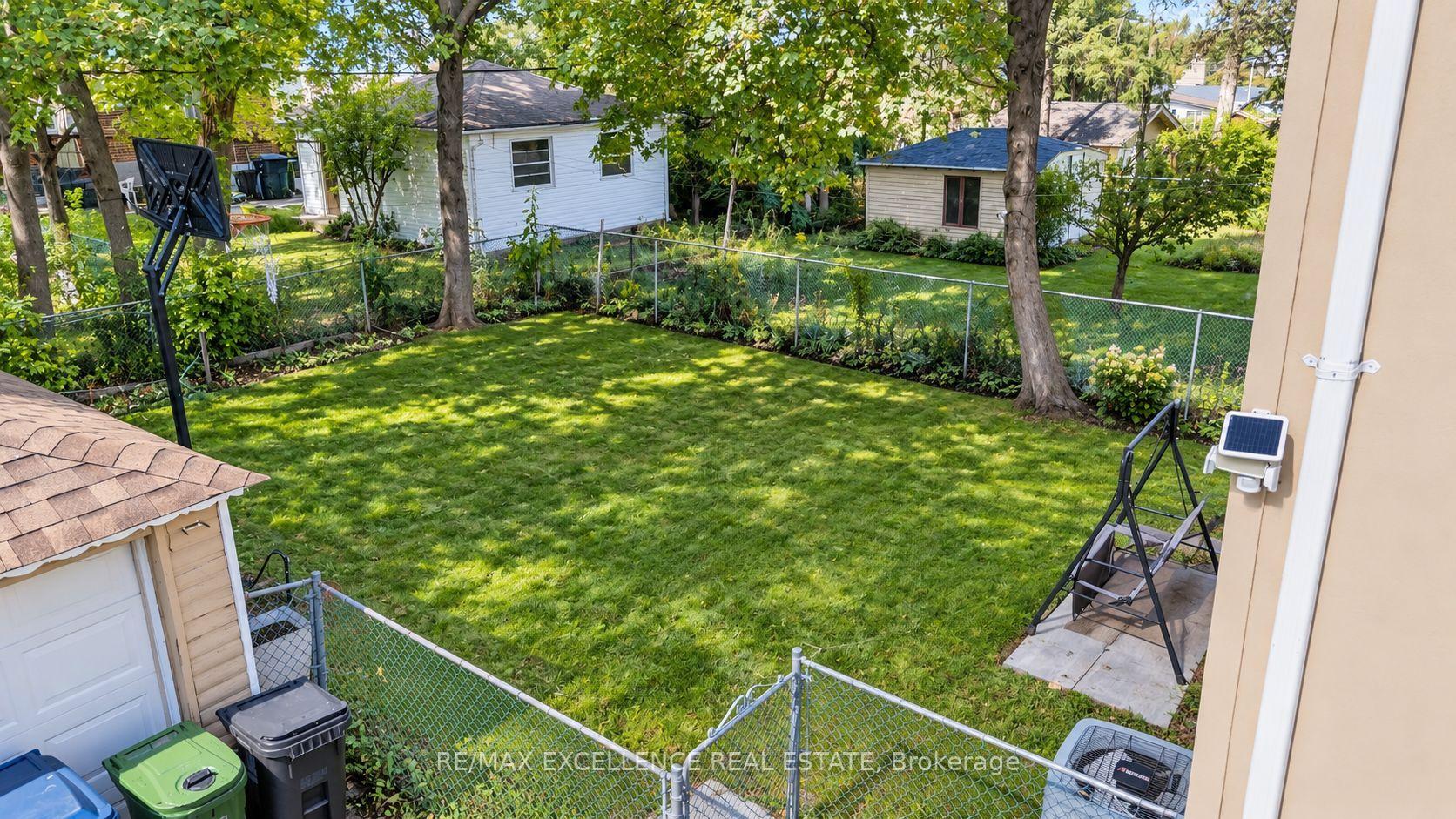 Photo 18 of 49 Barrhead Crescent, Etobicoke, Rexdale-Kipling — HOMEH