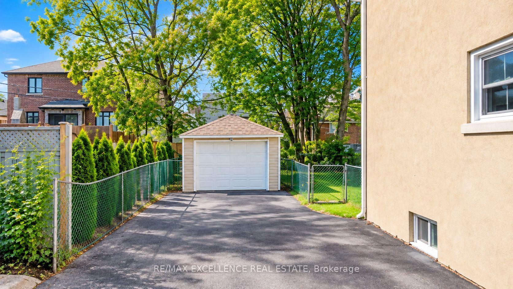 Photo 19 of 49 Barrhead Crescent, Etobicoke, Rexdale-Kipling — HOMEH