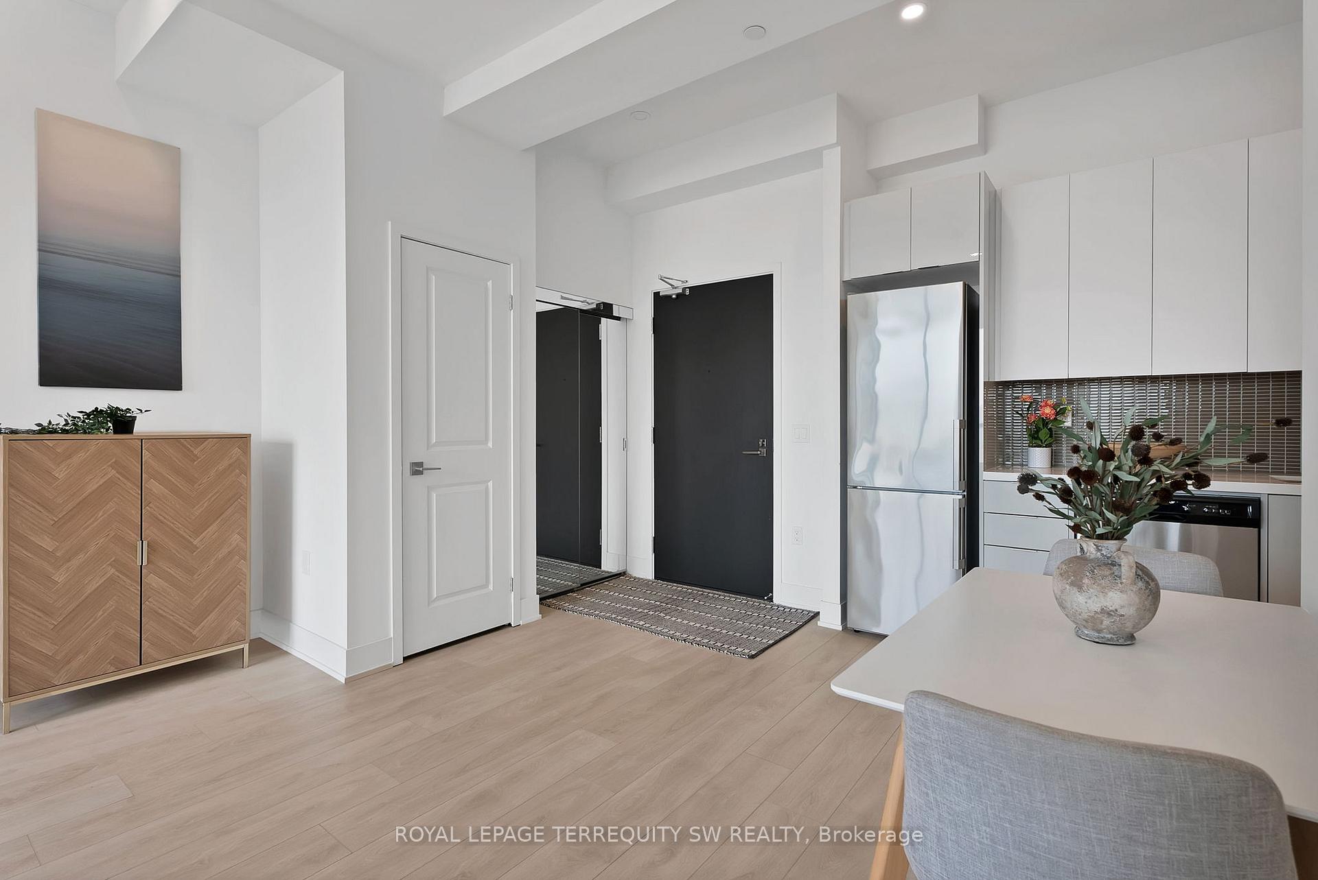 Photo 2 of Unit 515, 2916 Highway 7, Vaughan, Concord — HOMEH