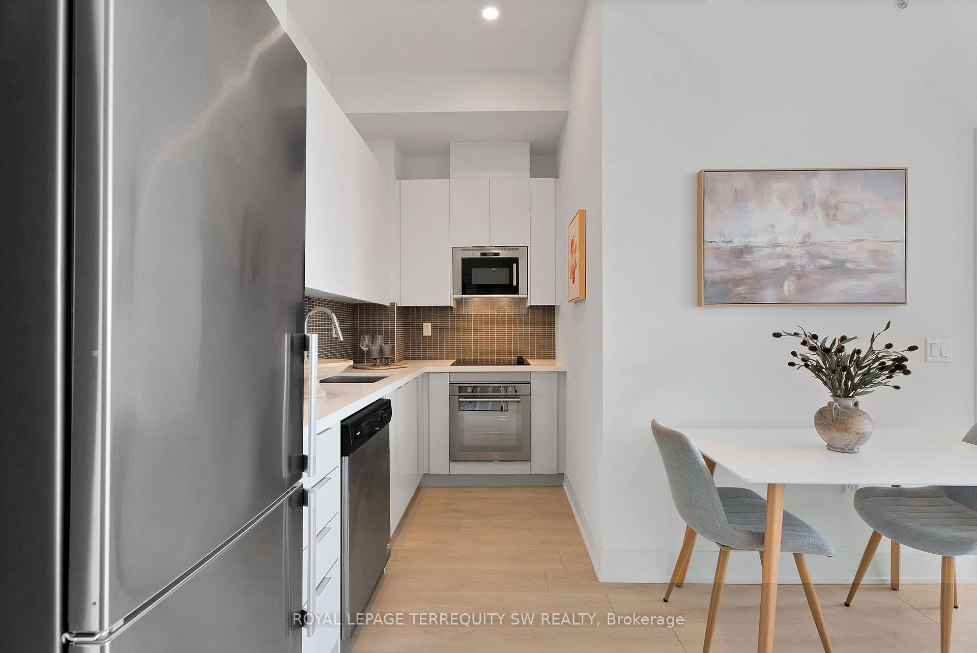 Photo 5 of Unit 515, 2916 Highway 7, Vaughan, Concord — HOMEH