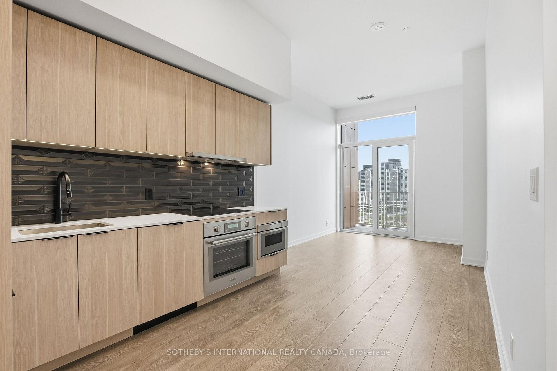 Photo 3 of Unit PH14, 88 Bathurst Street, Toronto, Niagara — HOMEH