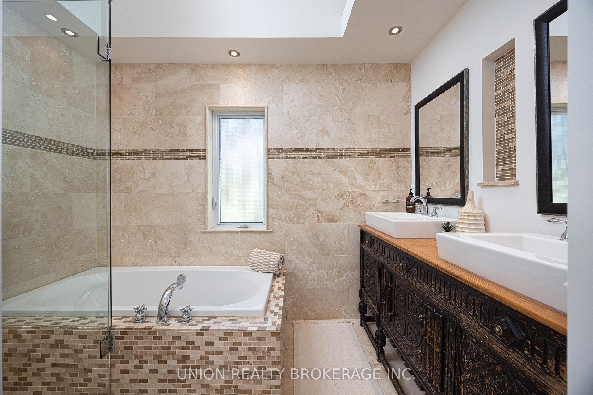 Photo 16 of 60 Fishleigh Drive, Scarborough, Birchcliffe-Cliffside — HOMEH