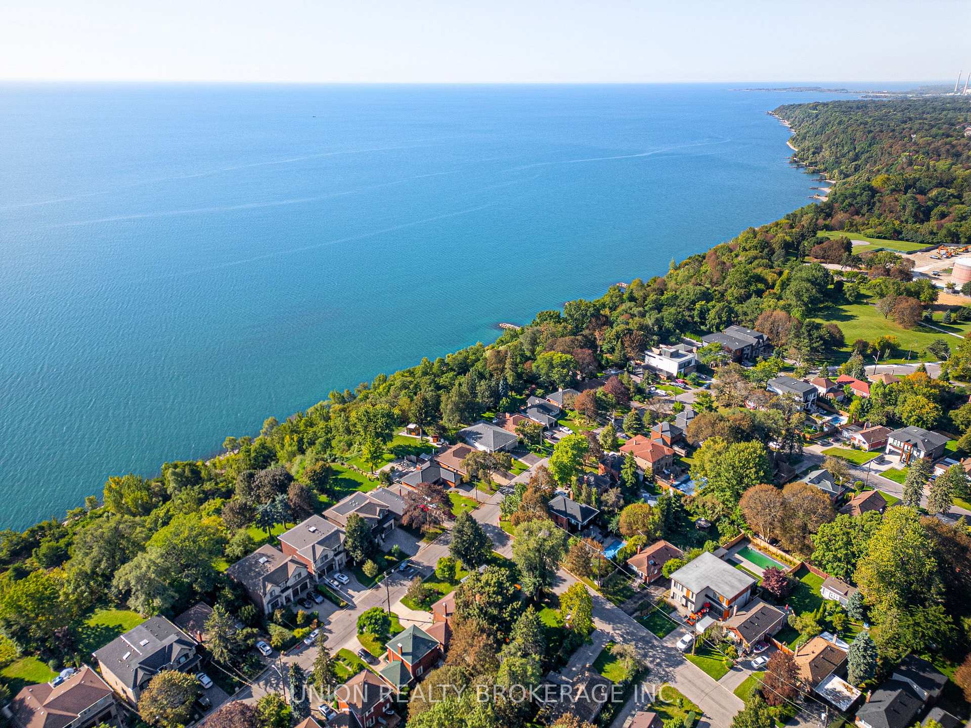 Photo 35 of 60 Fishleigh Drive, Scarborough, Birchcliffe-Cliffside — HOMEH
