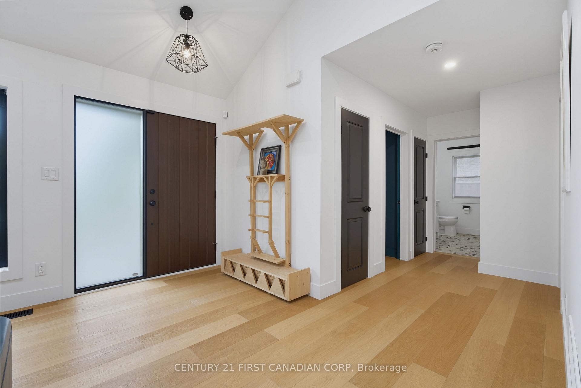 Photo 5 of 1125 The Parkway, London, East B — HOMEH