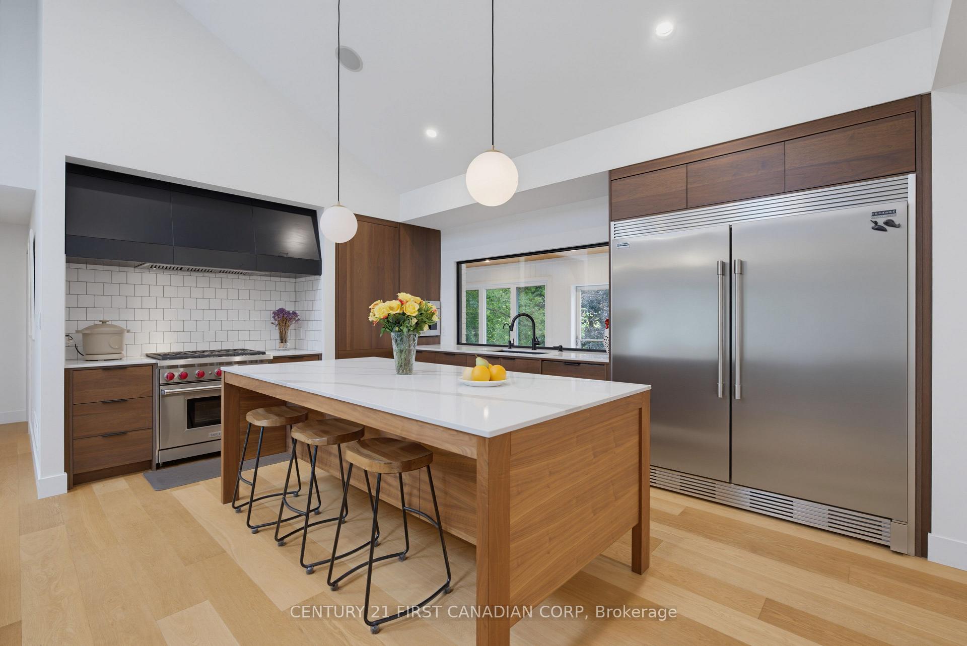 Photo 11 of 1125 The Parkway, London, East B — HOMEH