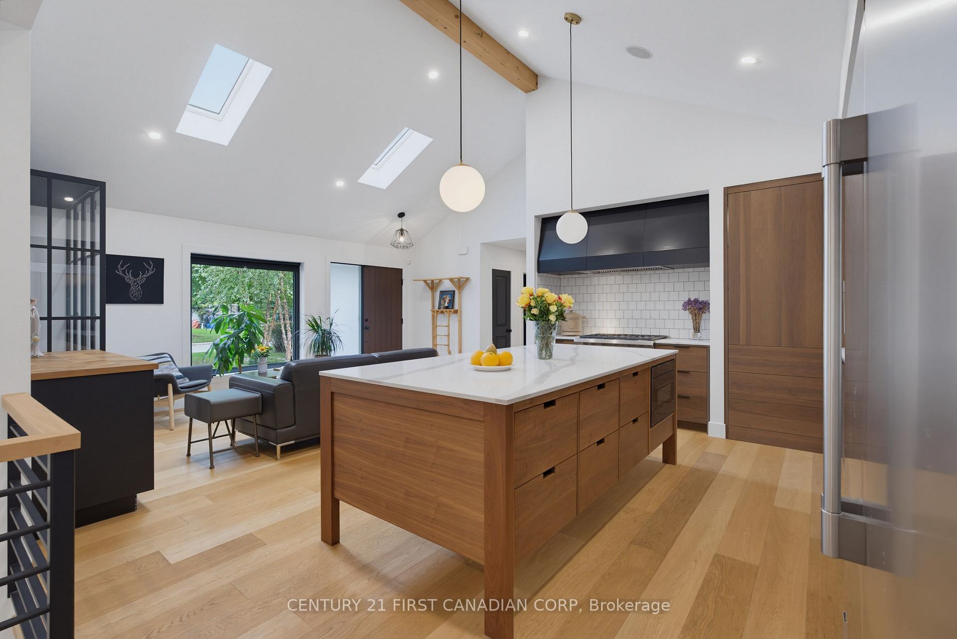 Photo 12 of 1125 The Parkway, London, East B — HOMEH