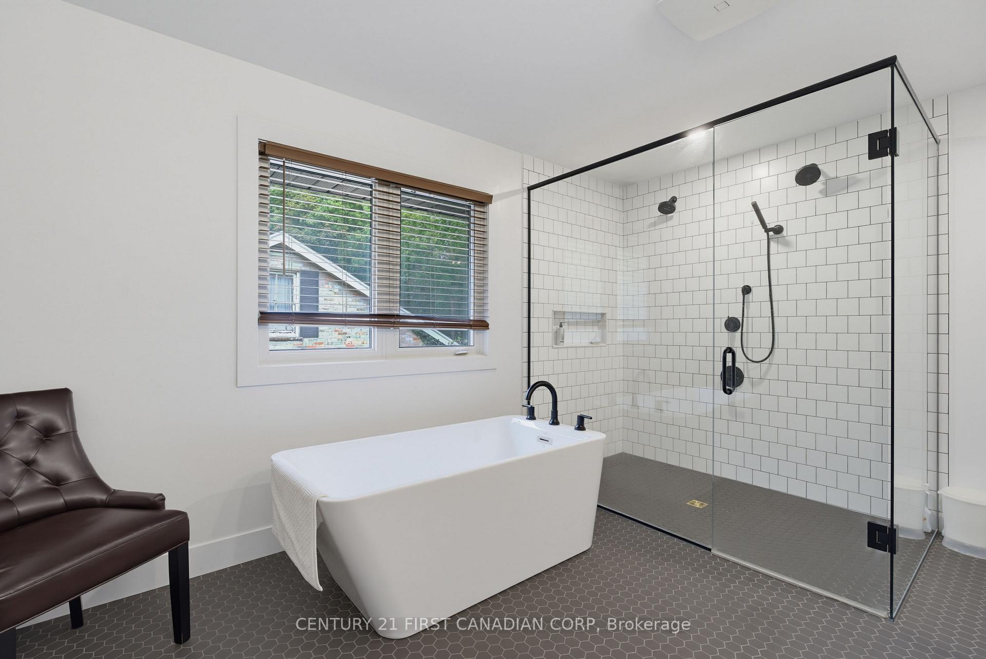 Photo 24 of 1125 The Parkway, London, East B — HOMEH