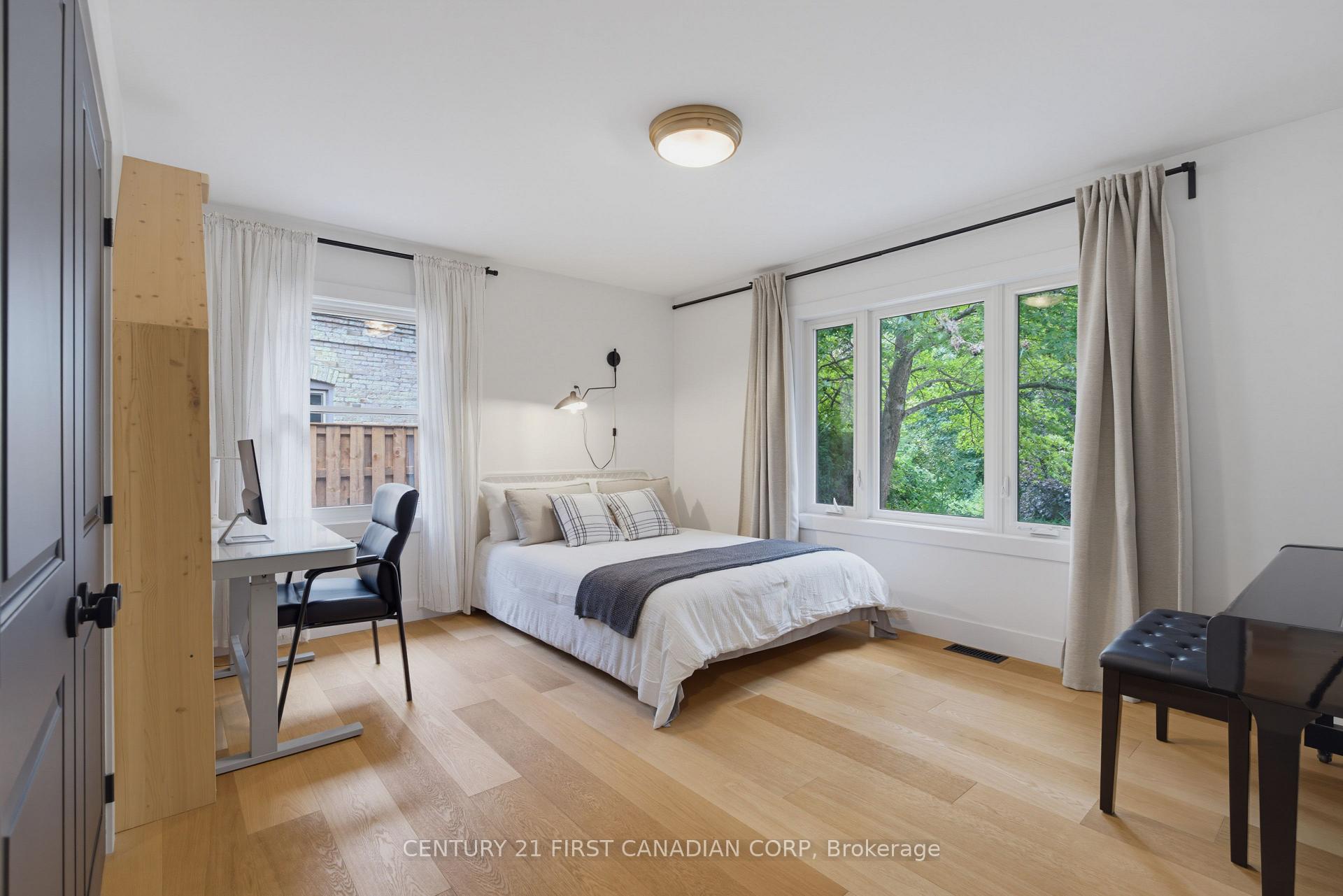 Photo 29 of 1125 The Parkway, London, East B — HOMEH
