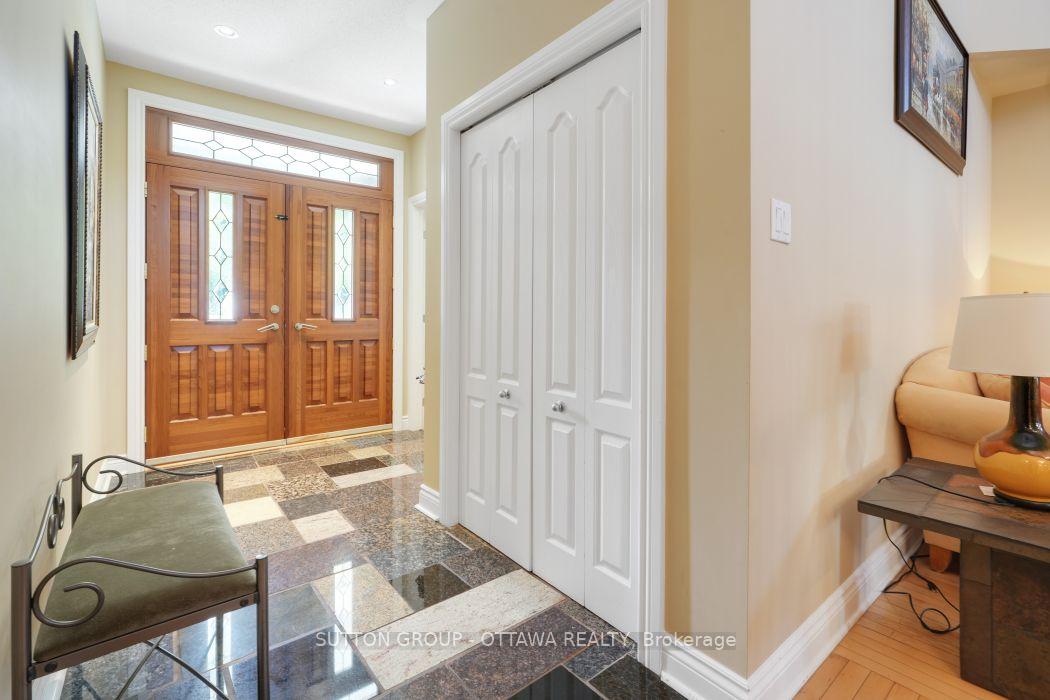 Photo 3 of 5 Escade Drive, Ottawa, Barrhaven East — HOMEH