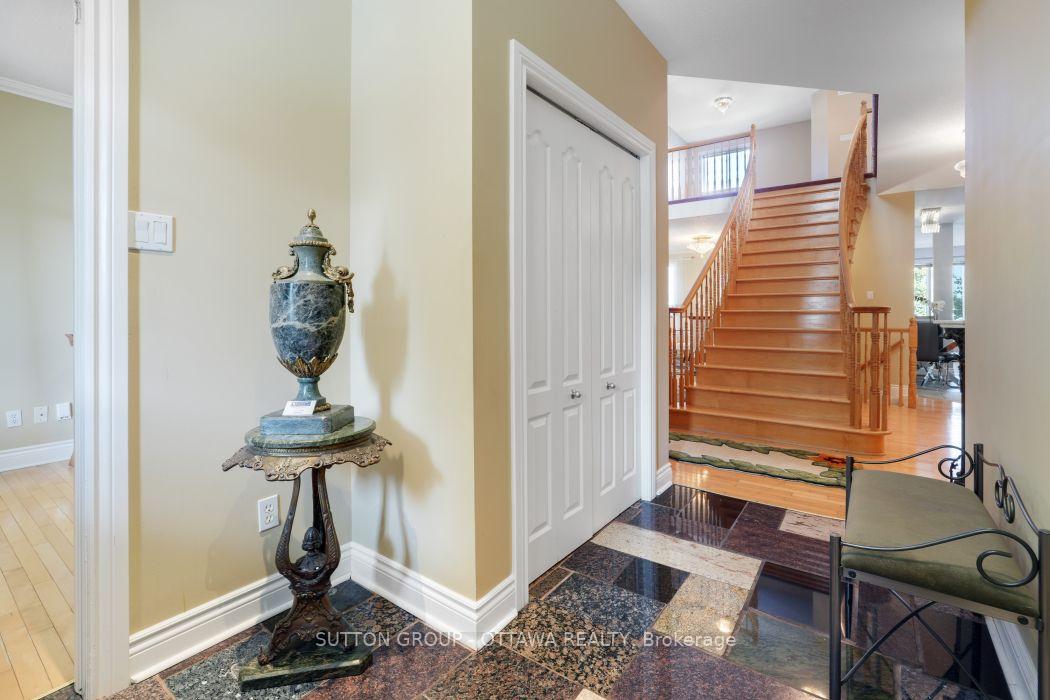 Photo 4 of 5 Escade Drive, Ottawa, Barrhaven East — HOMEH