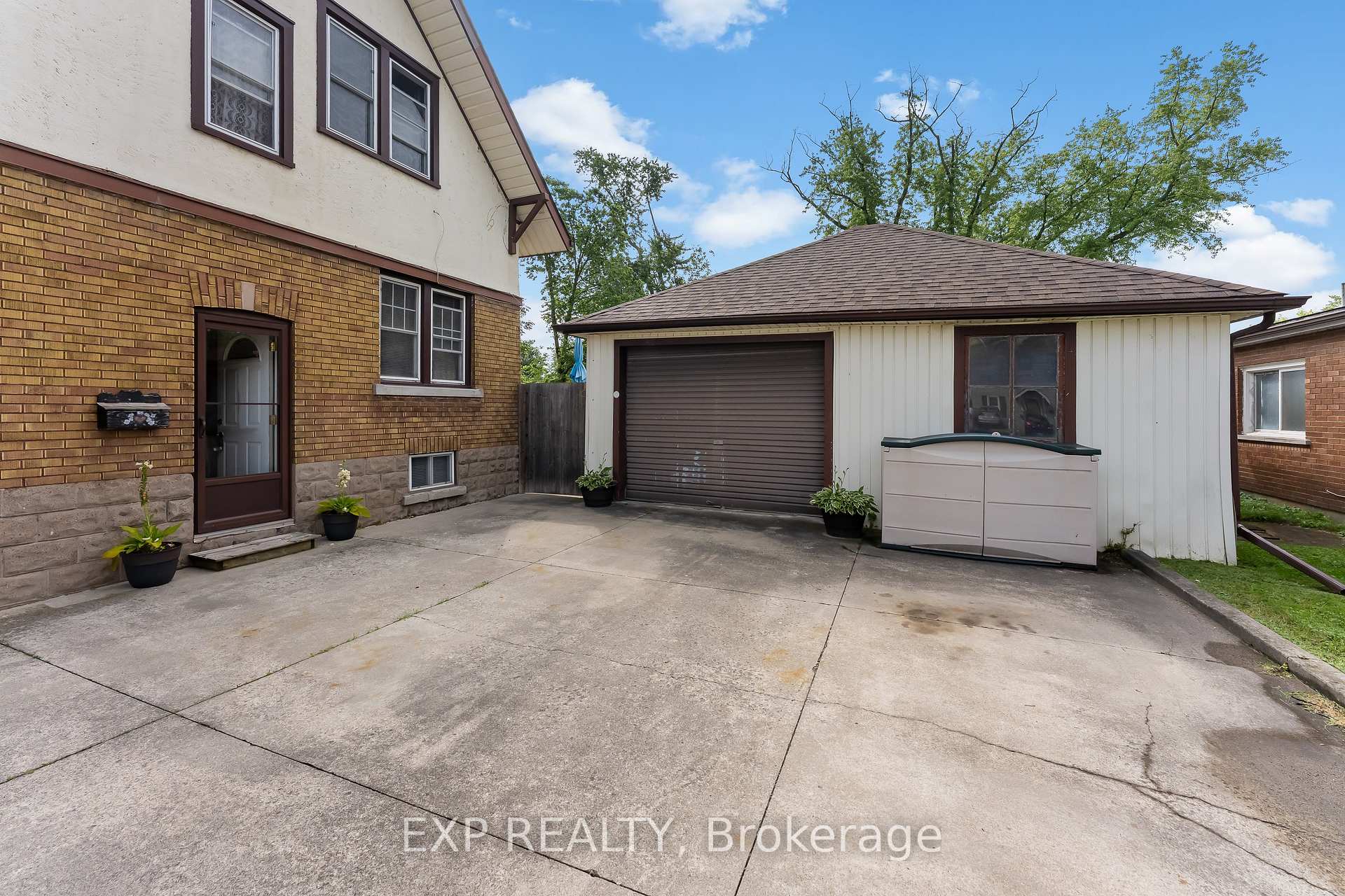 Photo 2 of 3938 Main Street, Niagara Falls, Chippawa — HOMEH