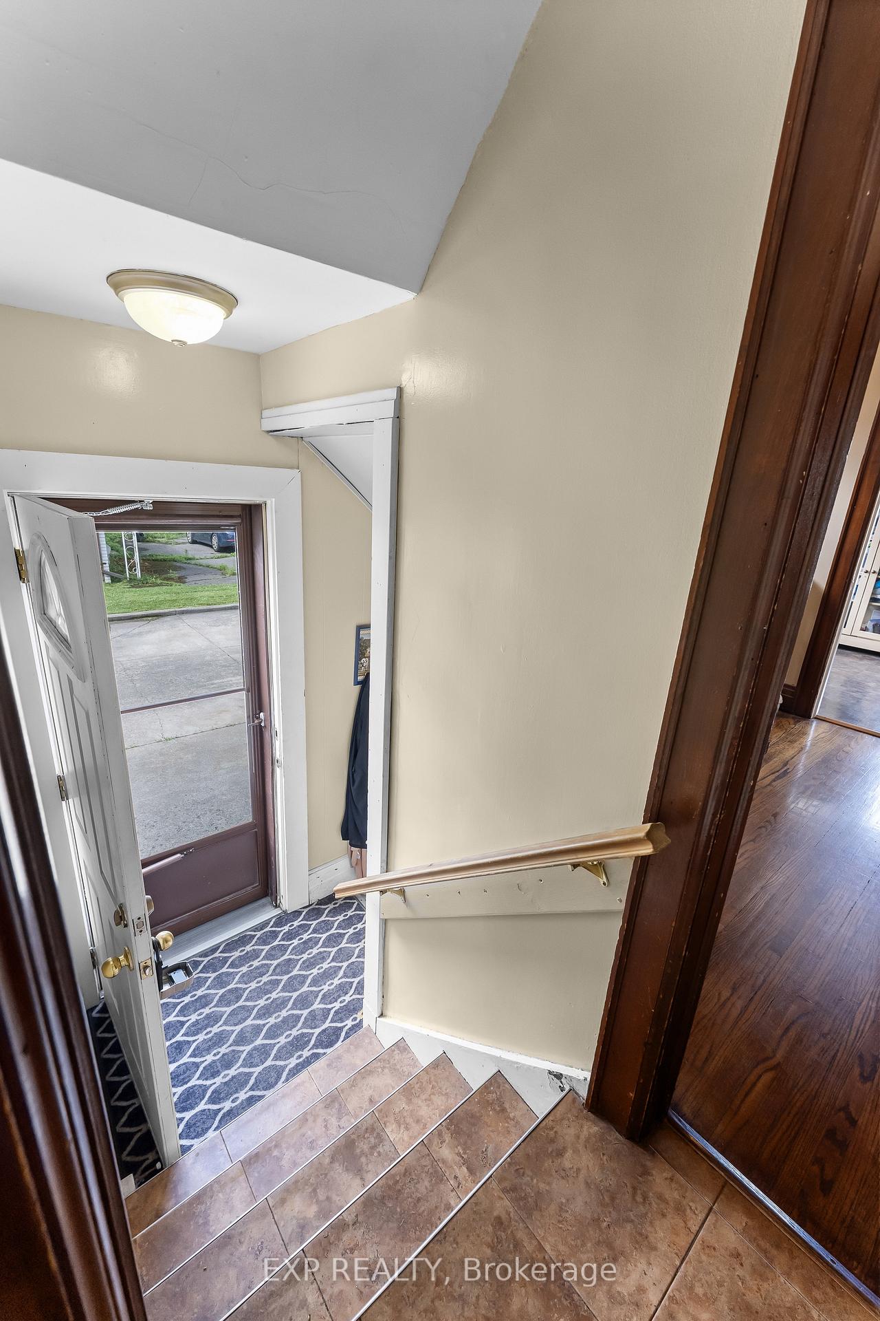 Photo 17 of 3938 Main Street, Niagara Falls, Chippawa — HOMEH