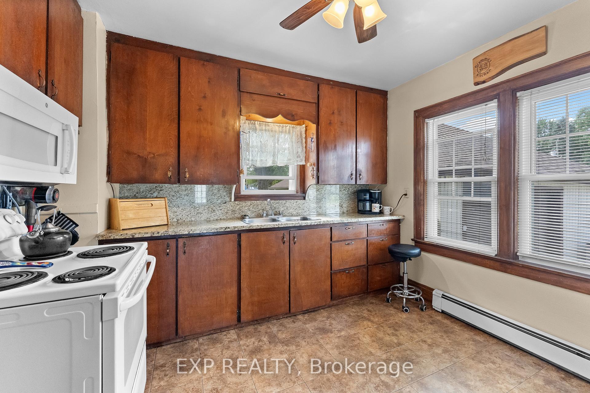 Photo 31 of 3938 Main Street, Niagara Falls, Chippawa — HOMEH
