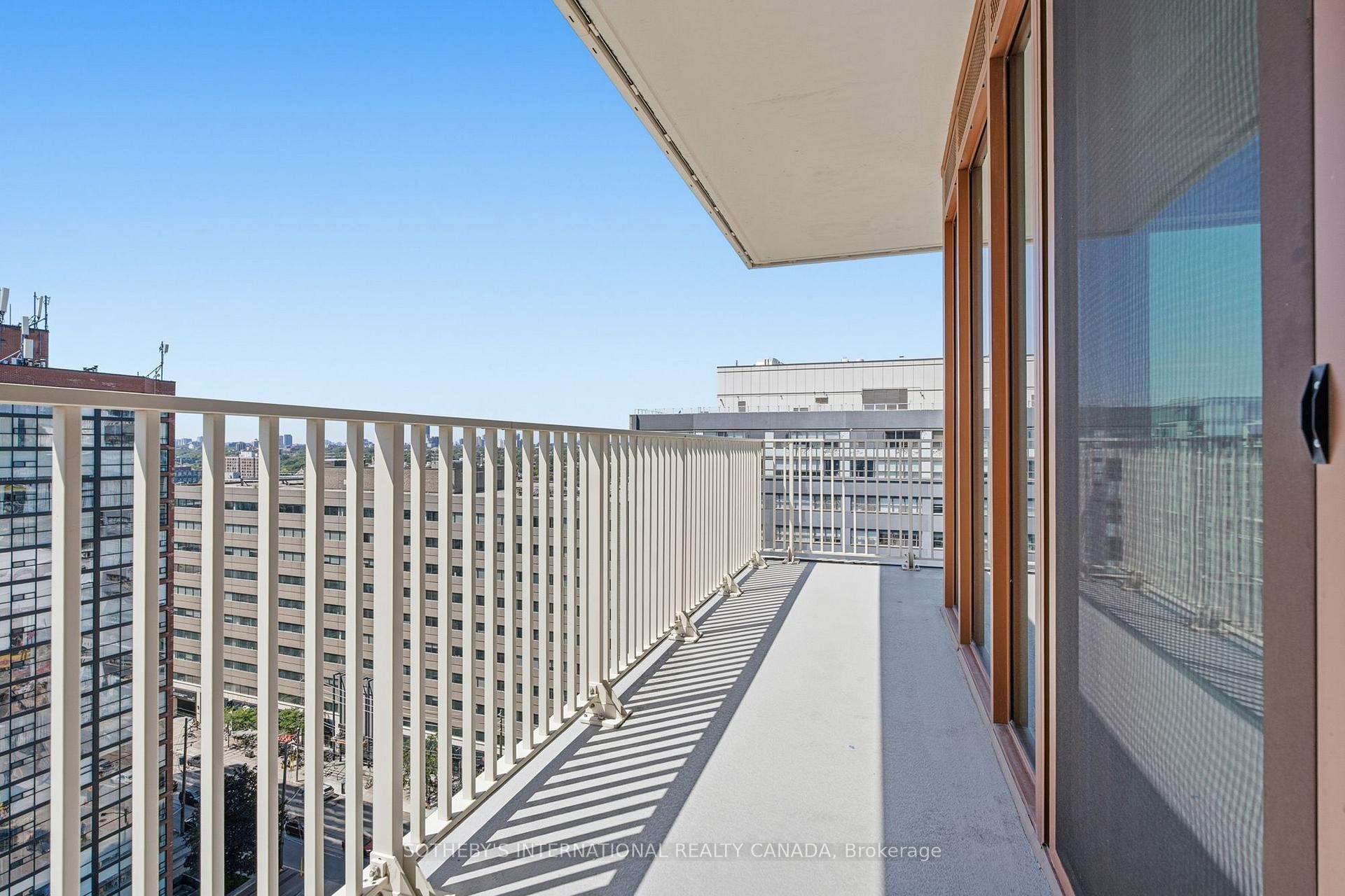 Photo 9 of Unit 1703, 88 Bathurst Street, Toronto, Niagara — HOMEH