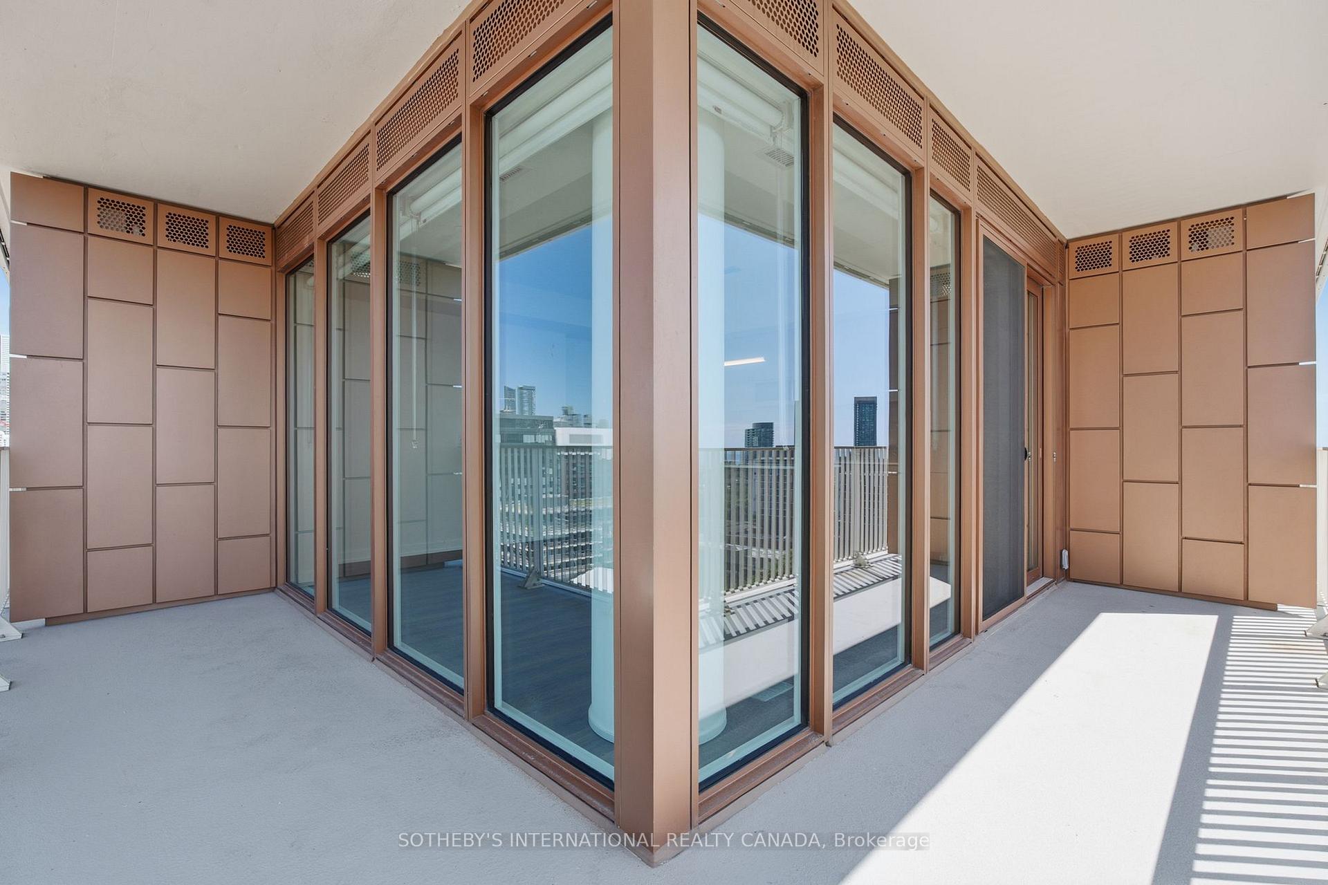 Photo 10 of Unit 1703, 88 Bathurst Street, Toronto, Niagara — HOMEH