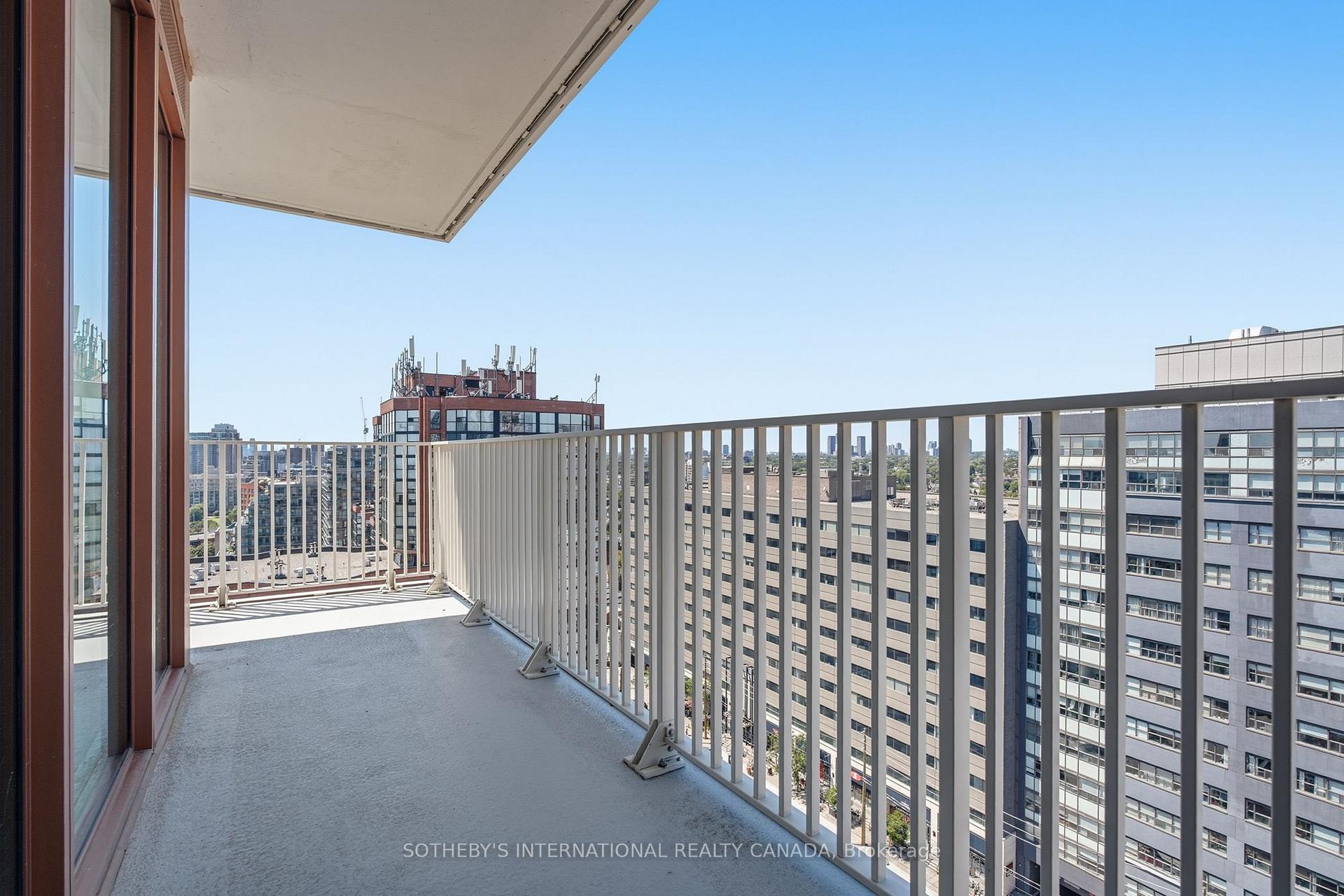 Photo 11 of Unit 1703, 88 Bathurst Street, Toronto, Niagara — HOMEH