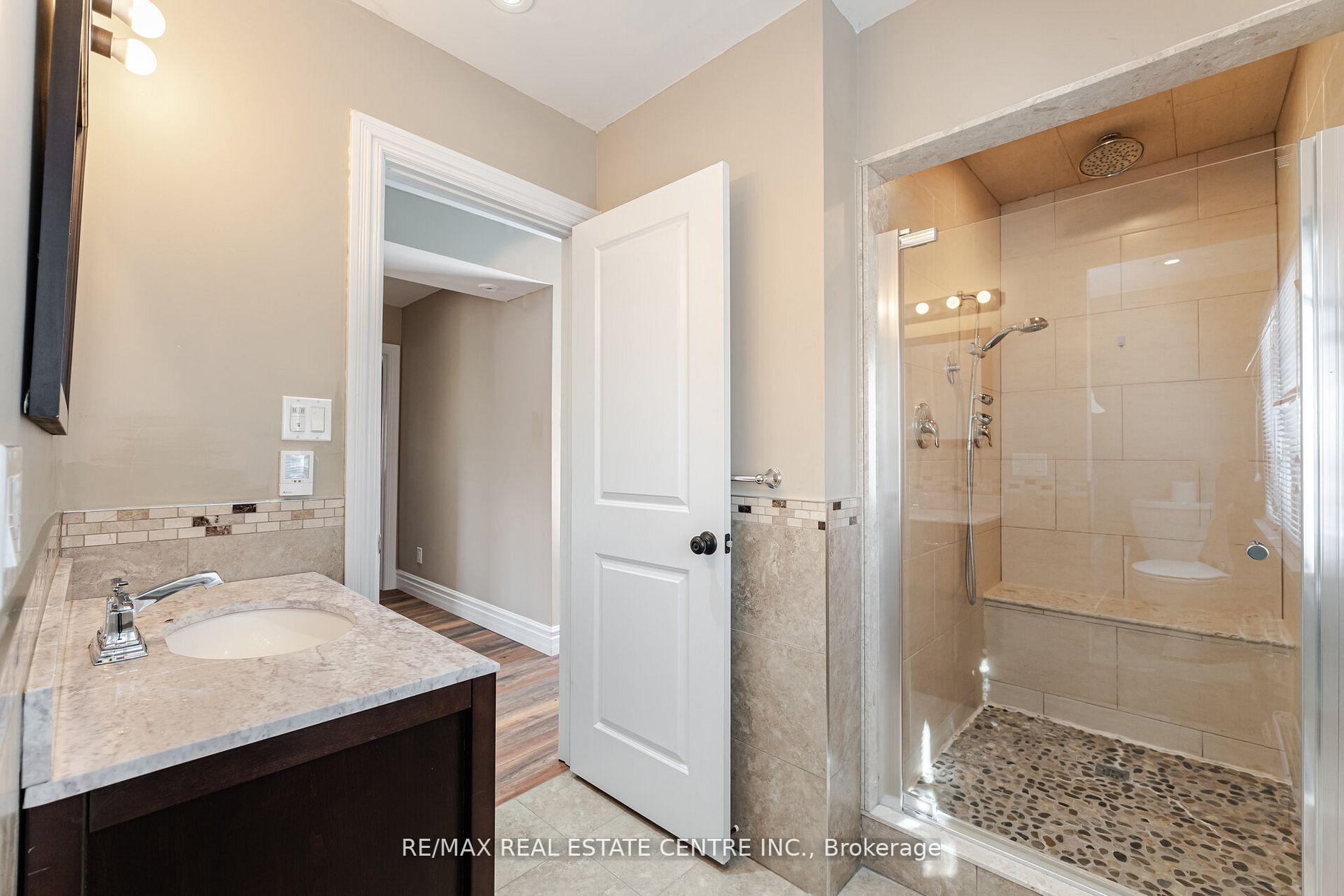 Photo 8 of 174 Victoria Street, Brampton, Bram West — HOMEH