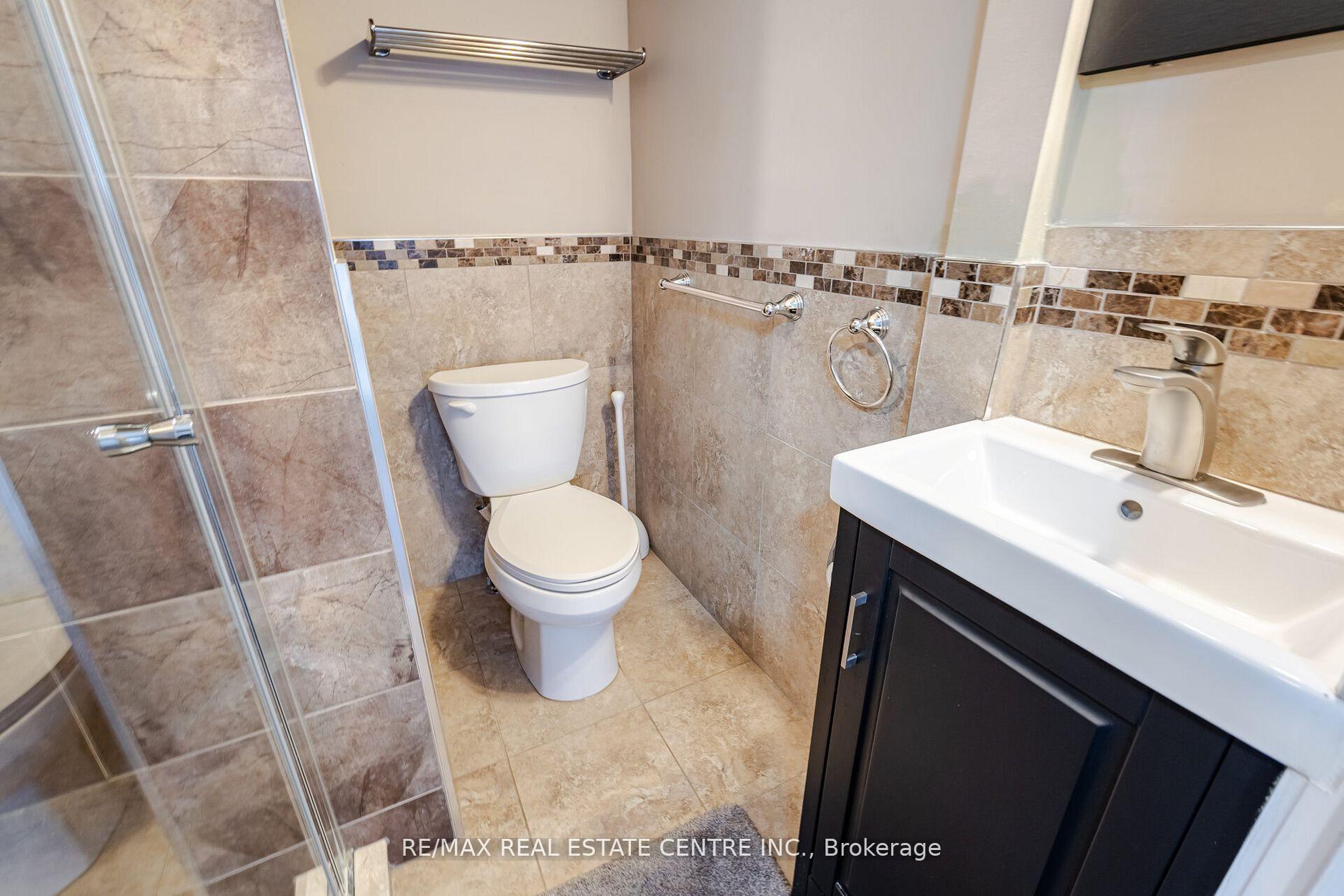 Photo 11 of 174 Victoria Street, Brampton, Bram West — HOMEH