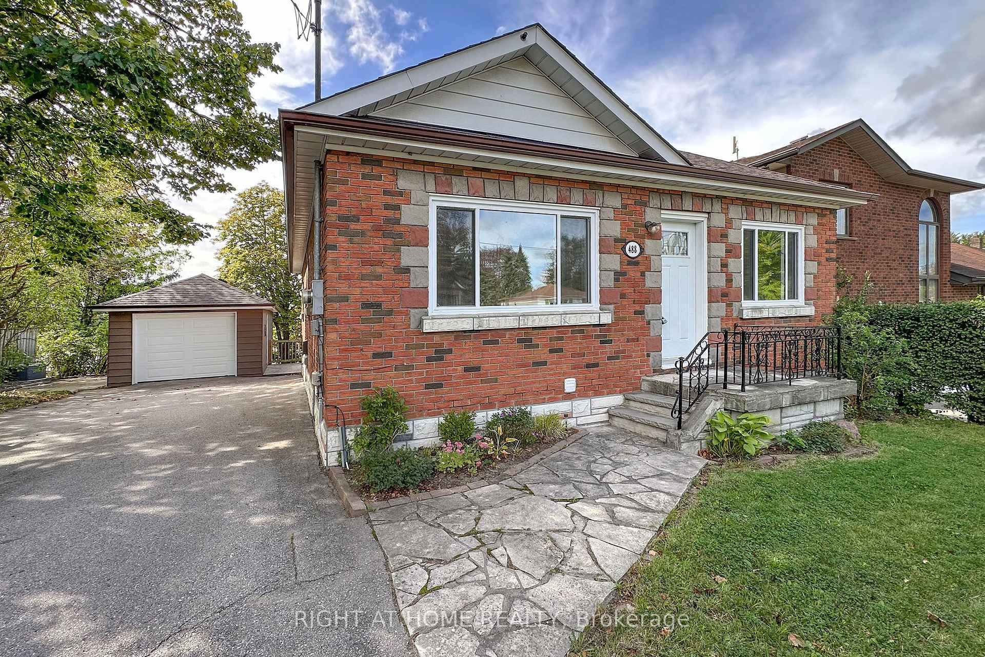 Photo 2 of 488 Cromwell Avenue, Oshawa, Vanier — HOMEH