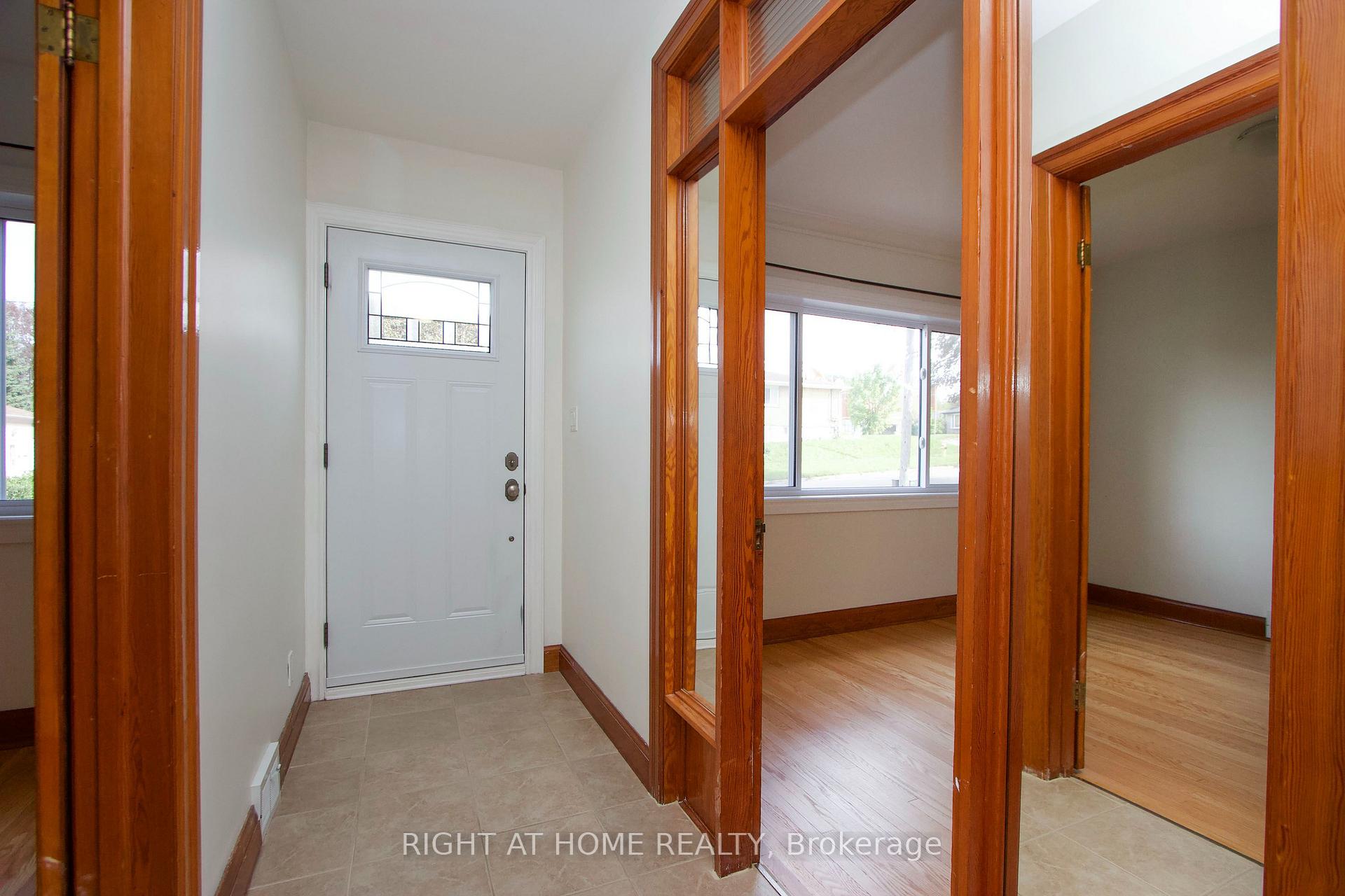 Photo 3 of 488 Cromwell Avenue, Oshawa, Vanier — HOMEH