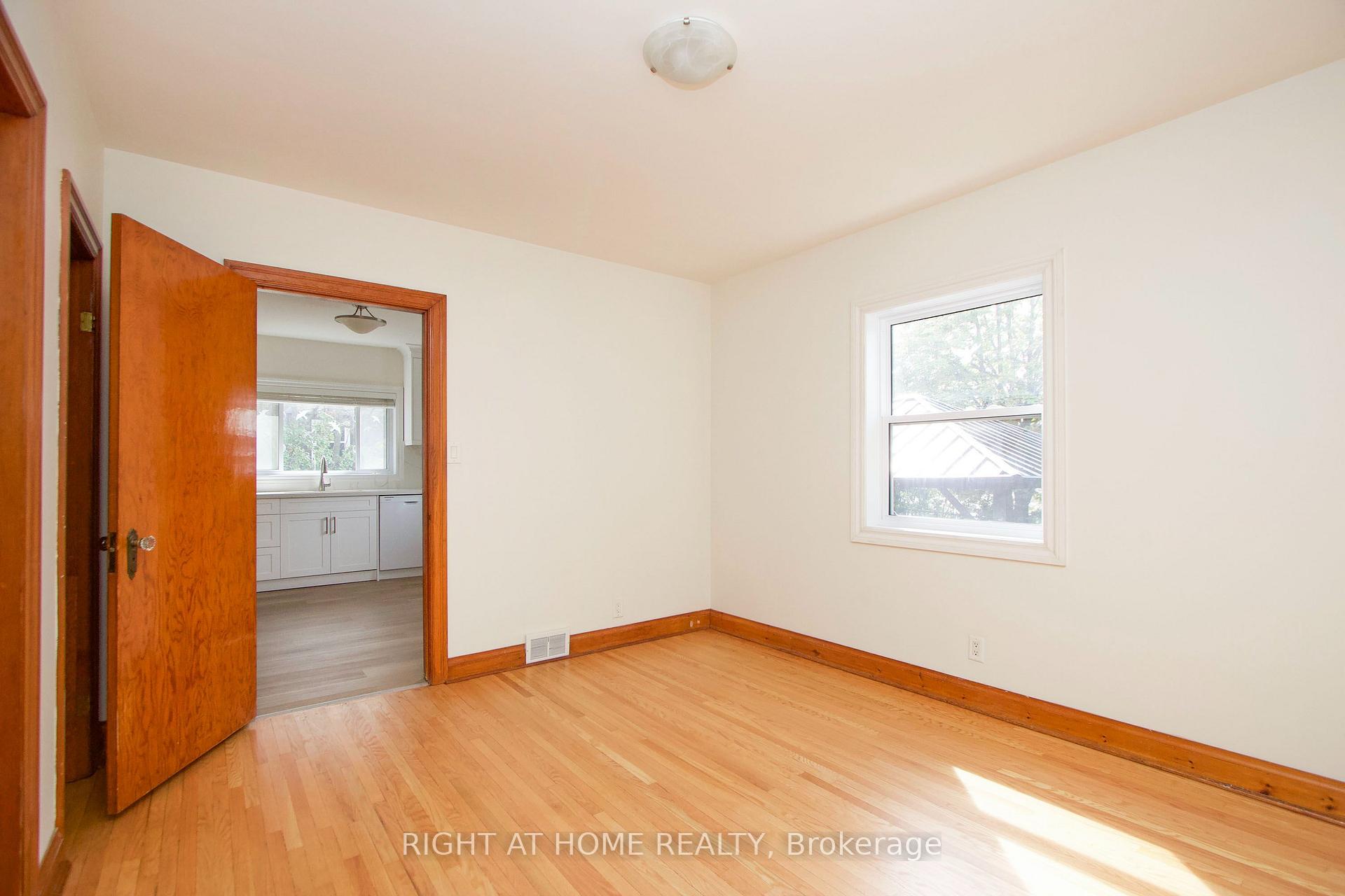 Photo 8 of 488 Cromwell Avenue, Oshawa, Vanier — HOMEH