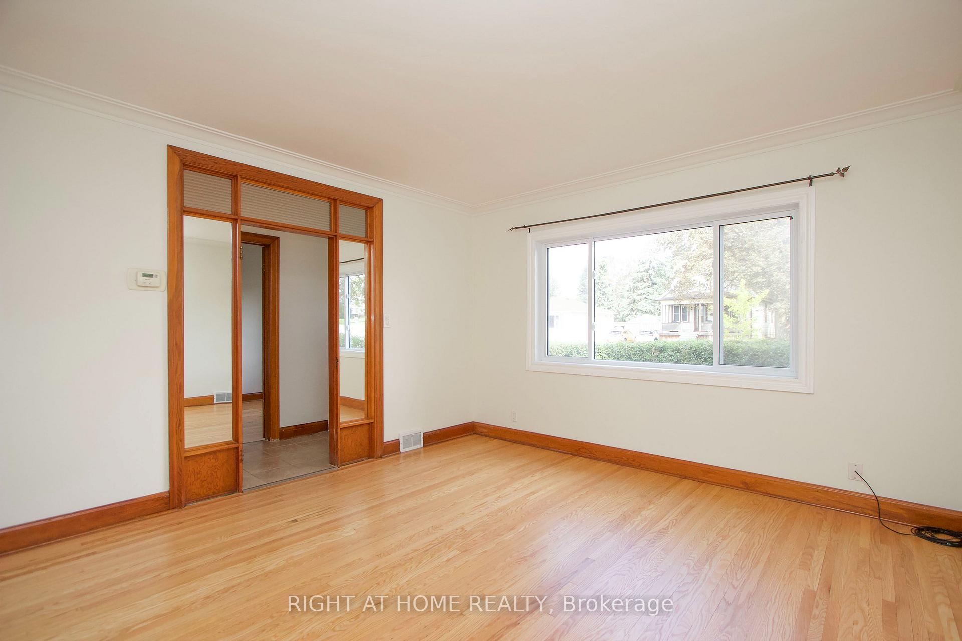 Photo 9 of 488 Cromwell Avenue, Oshawa, Vanier — HOMEH
