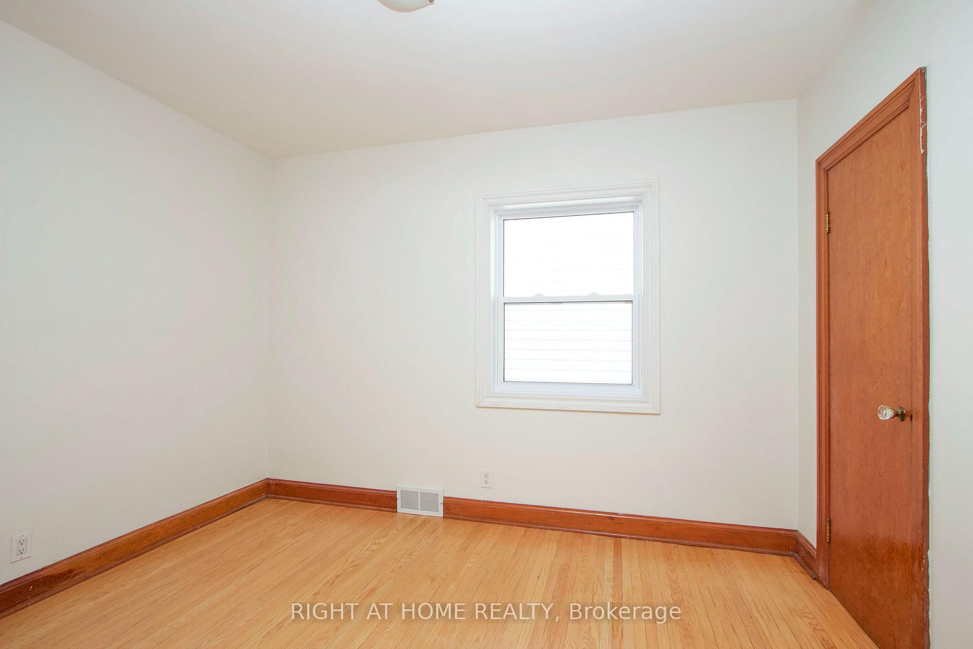 Photo 11 of 488 Cromwell Avenue, Oshawa, Vanier — HOMEH