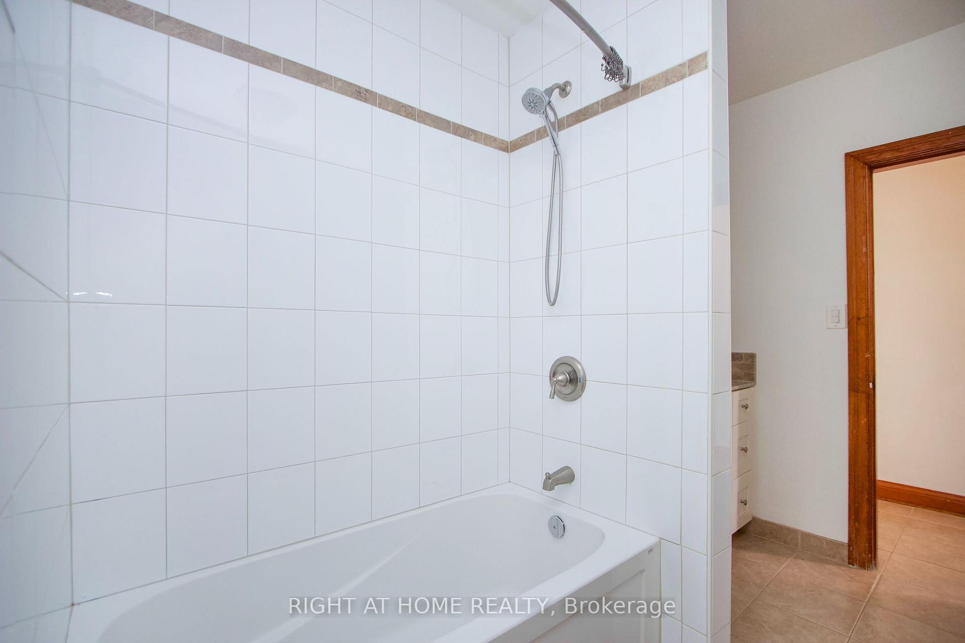 Photo 13 of 488 Cromwell Avenue, Oshawa, Vanier — HOMEH