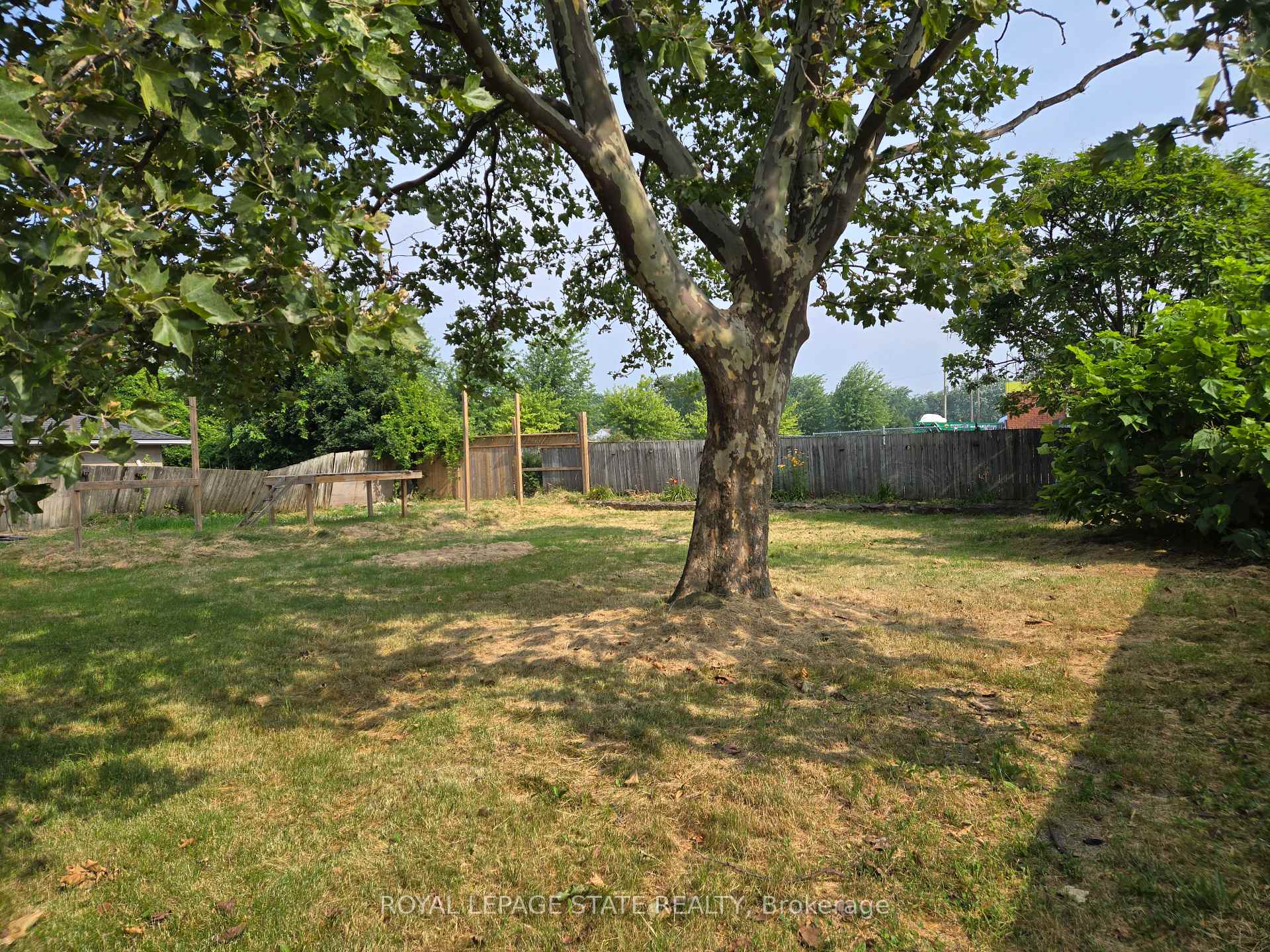 Photo 3 of 16 Broderick Avenue, Thorold, Thorold Downtown — HOMEH