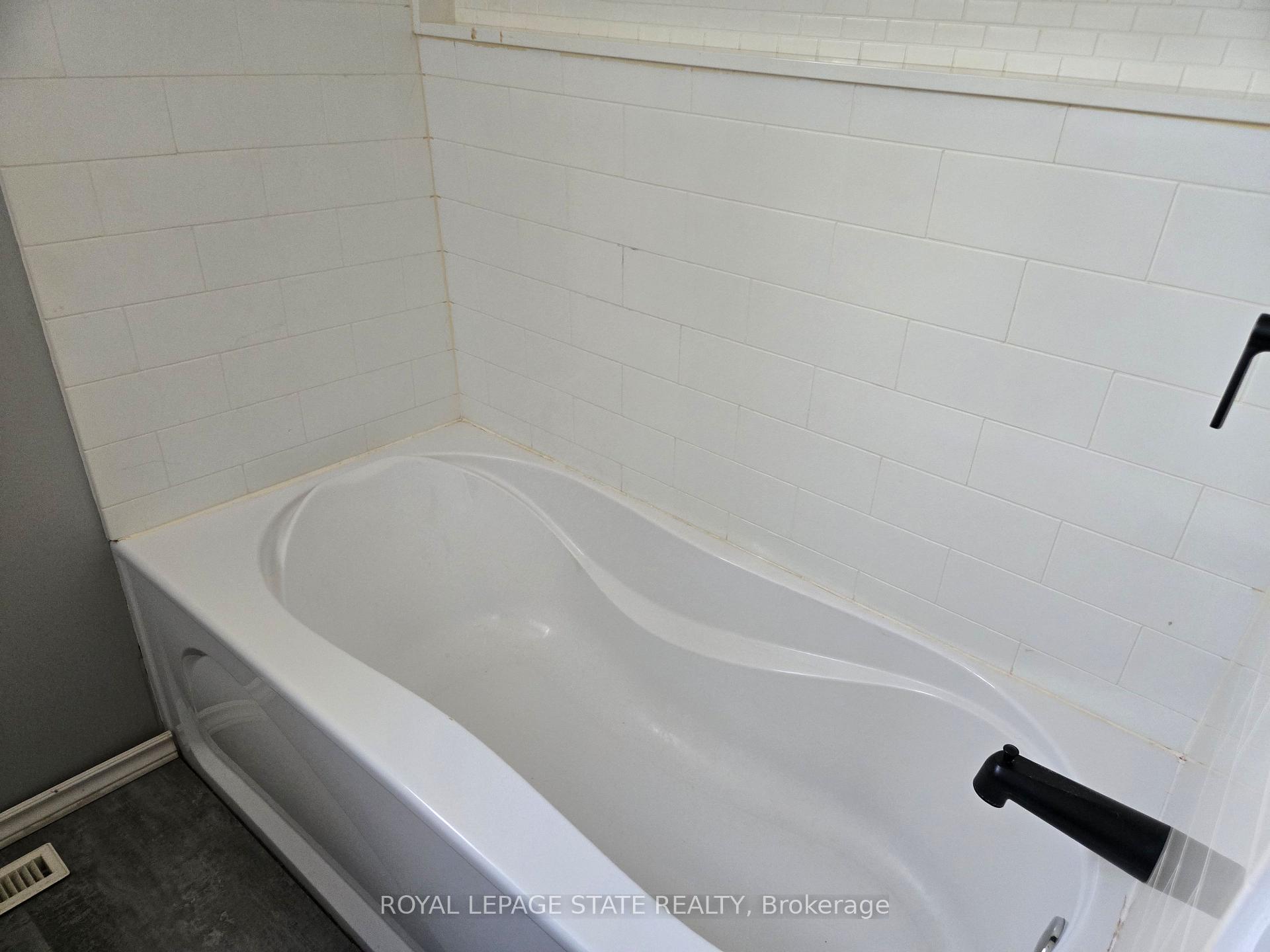 Photo 20 of 16 Broderick Avenue, Thorold, Thorold Downtown — HOMEH