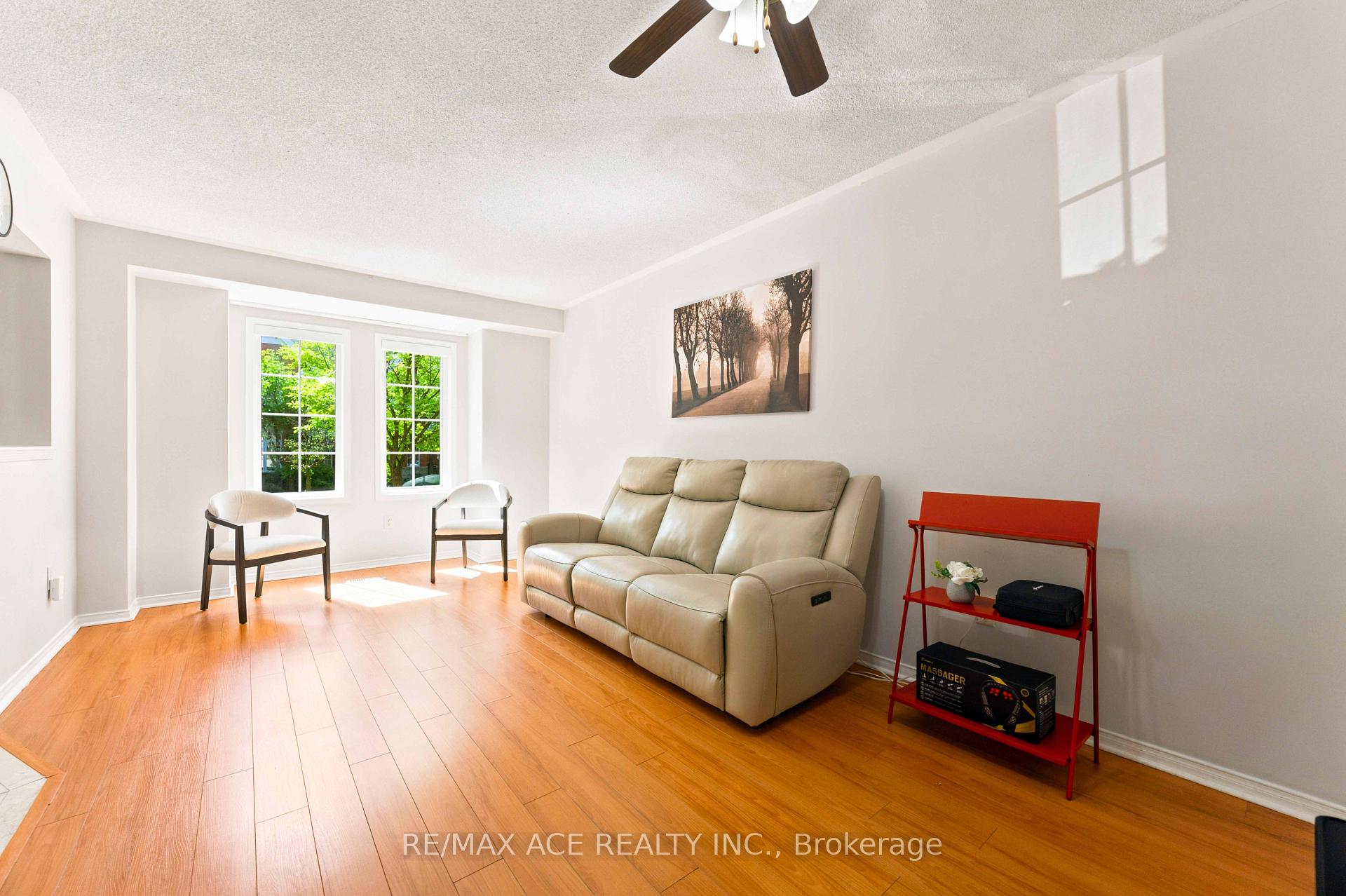 Photo 5 of 16 White's Hill Avenue, Markham, Cornell — HOMEH
