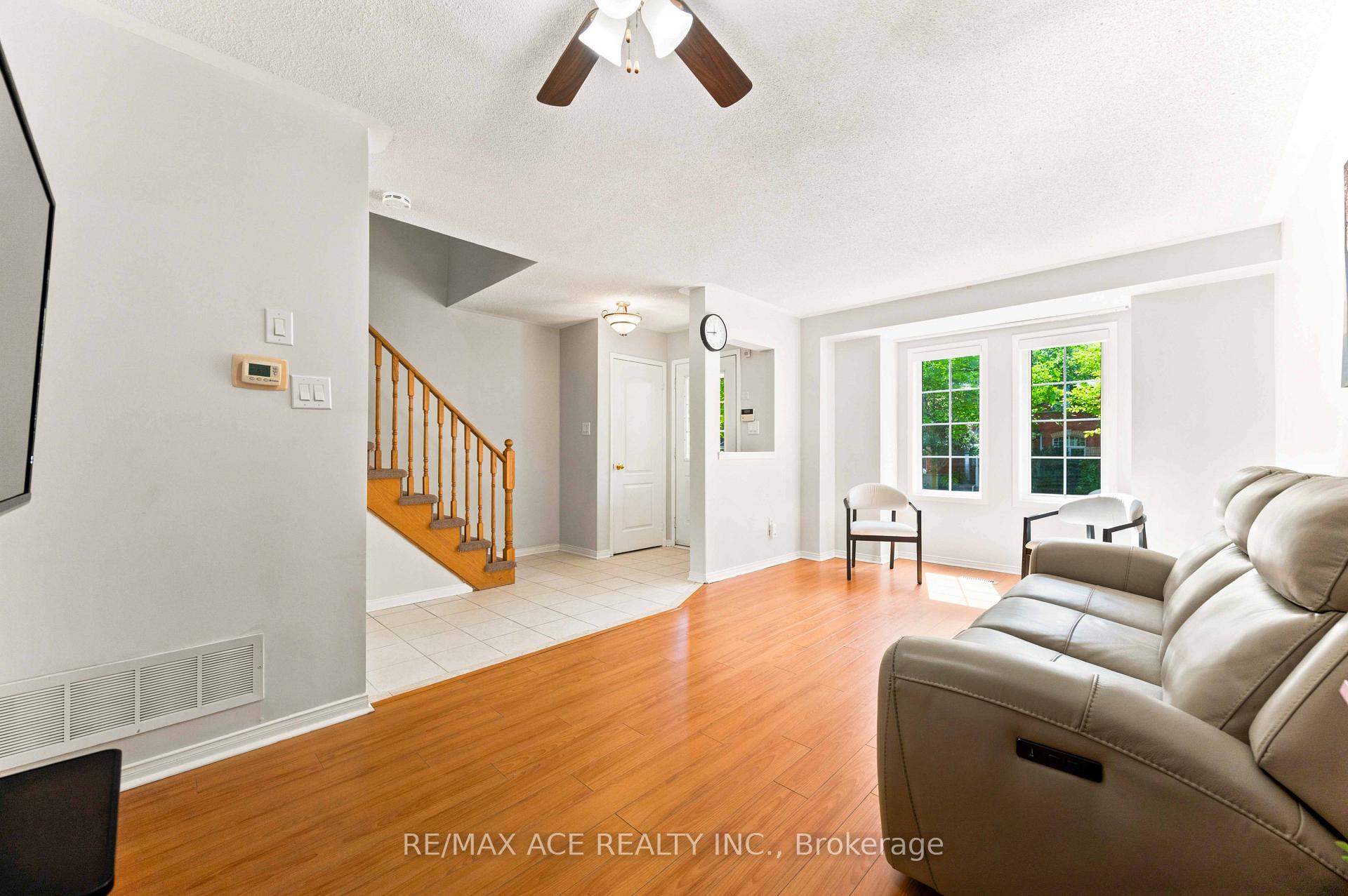 Photo 8 of 16 White's Hill Avenue, Markham, Cornell — HOMEH